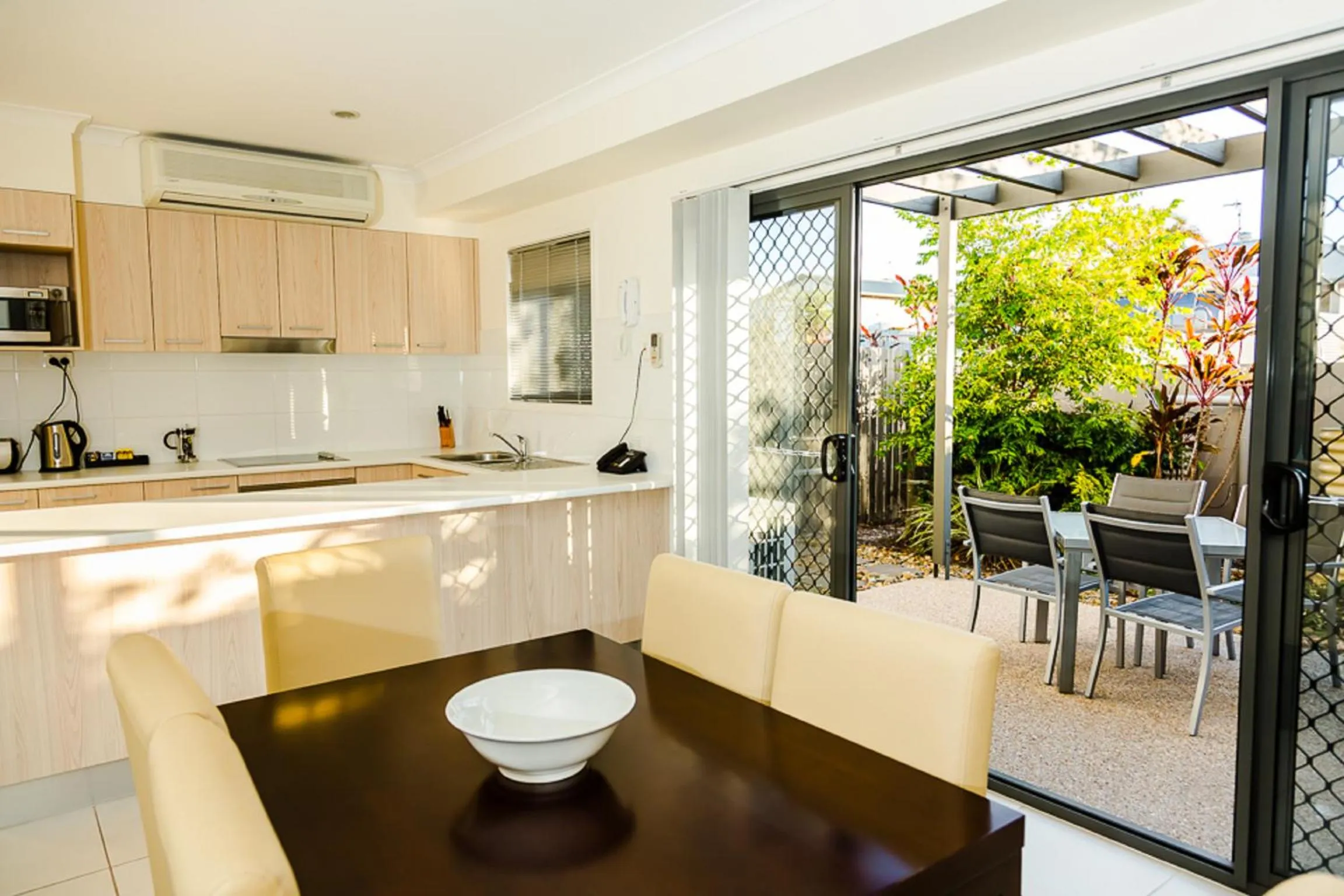 Kitchen or kitchenette in Gladstone Heights Executive Apartments