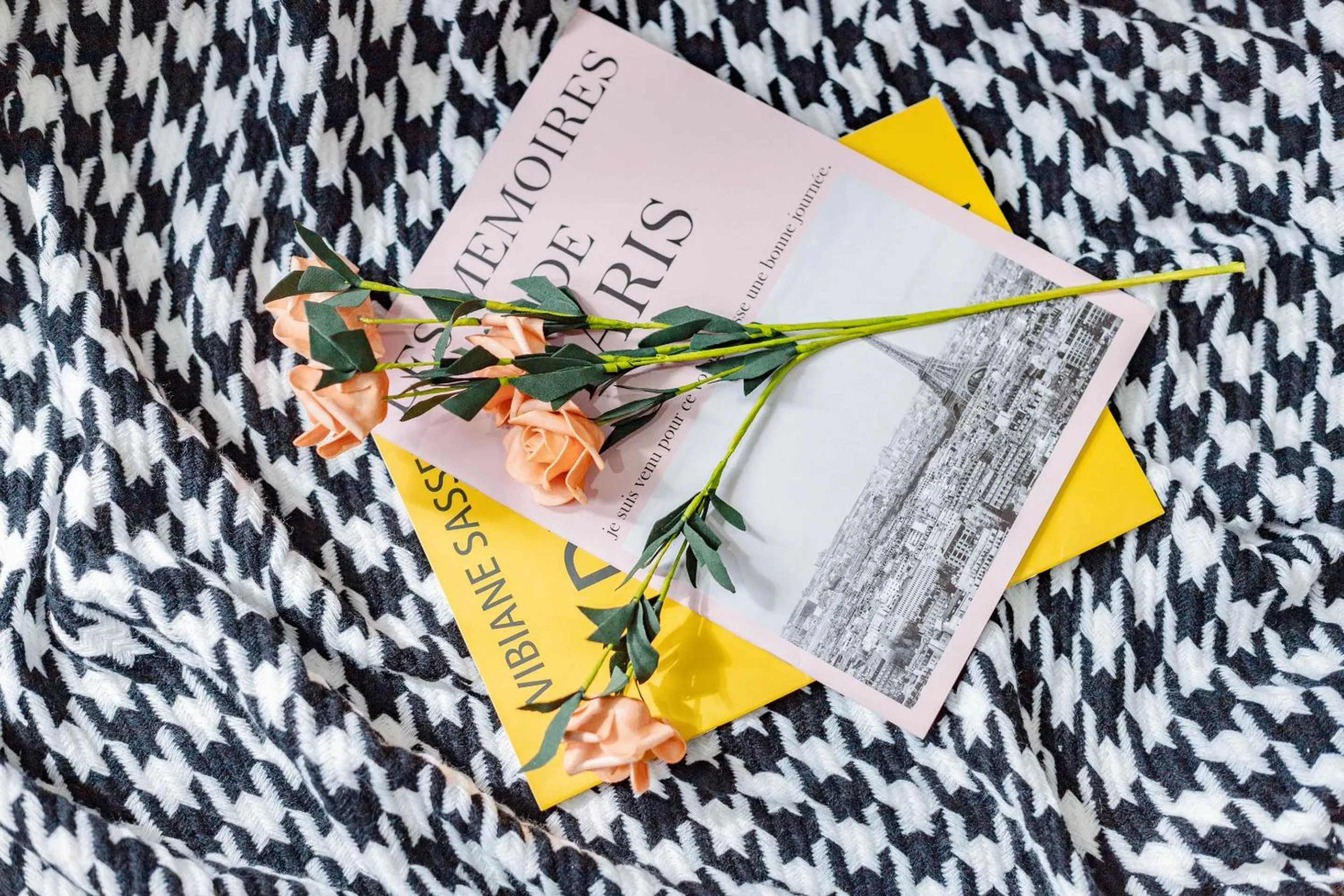 Decorative detail in Xinghe Yuezhi S Hotel to Guangzhou Yuexiu Park Railway Station Subway station