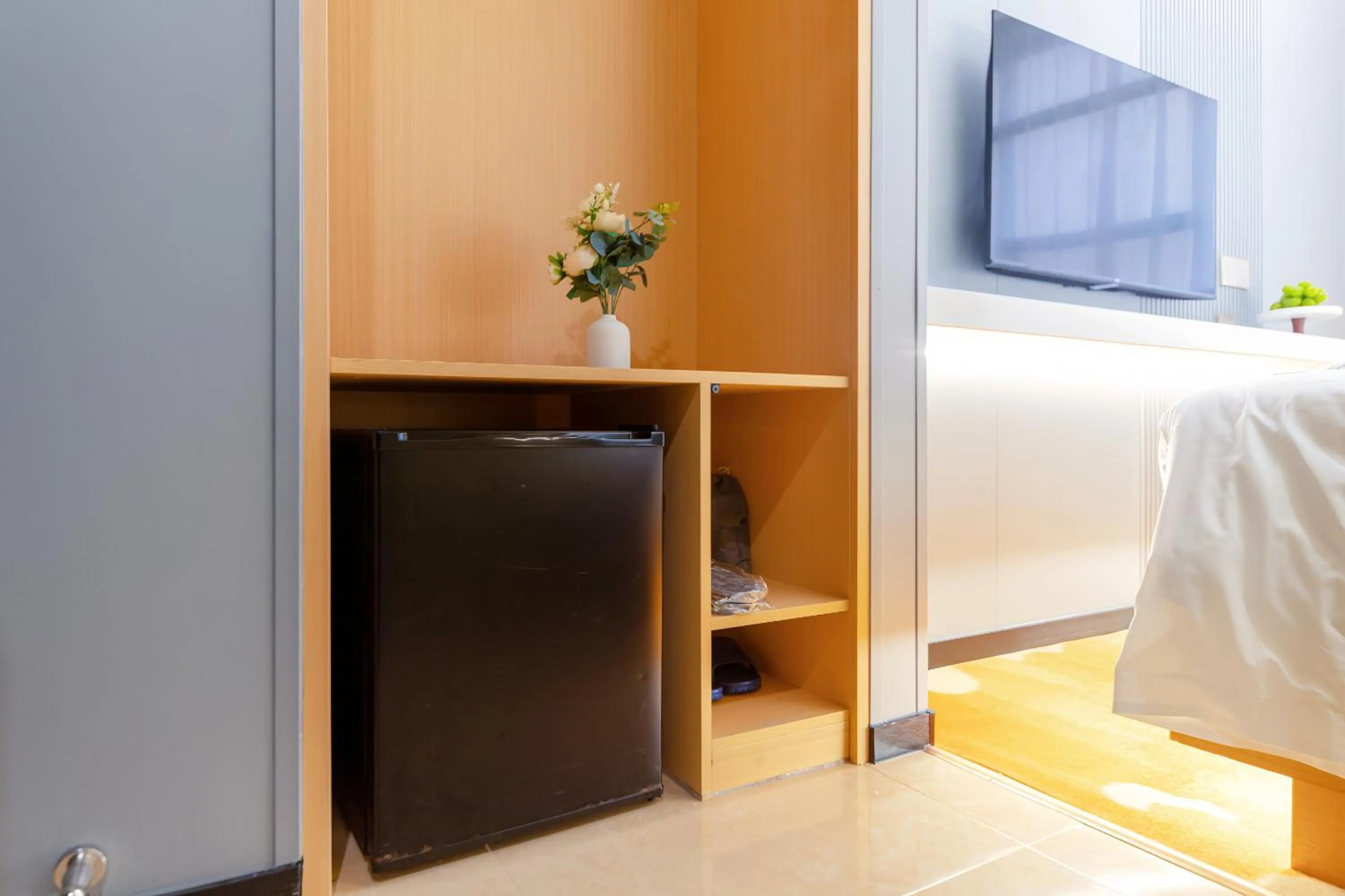 Communal lounge/ TV room, Bed in Xinghe Yuezhi S Hotel to Guangzhou Yuexiu Park Railway Station Subway station