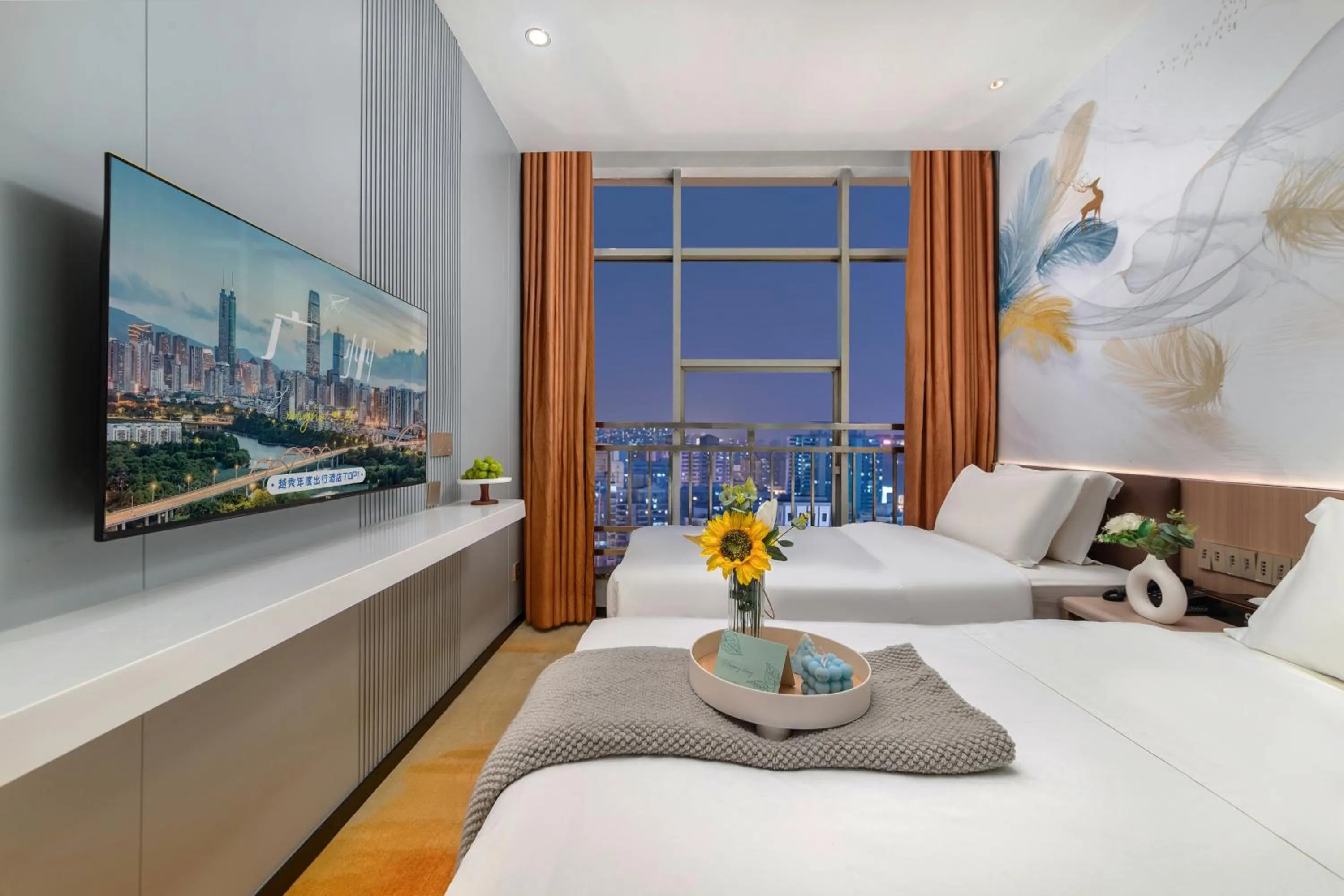 Bed in Xinghe Yuezhi S Hotel to Guangzhou Yuexiu Park Railway Station Subway station