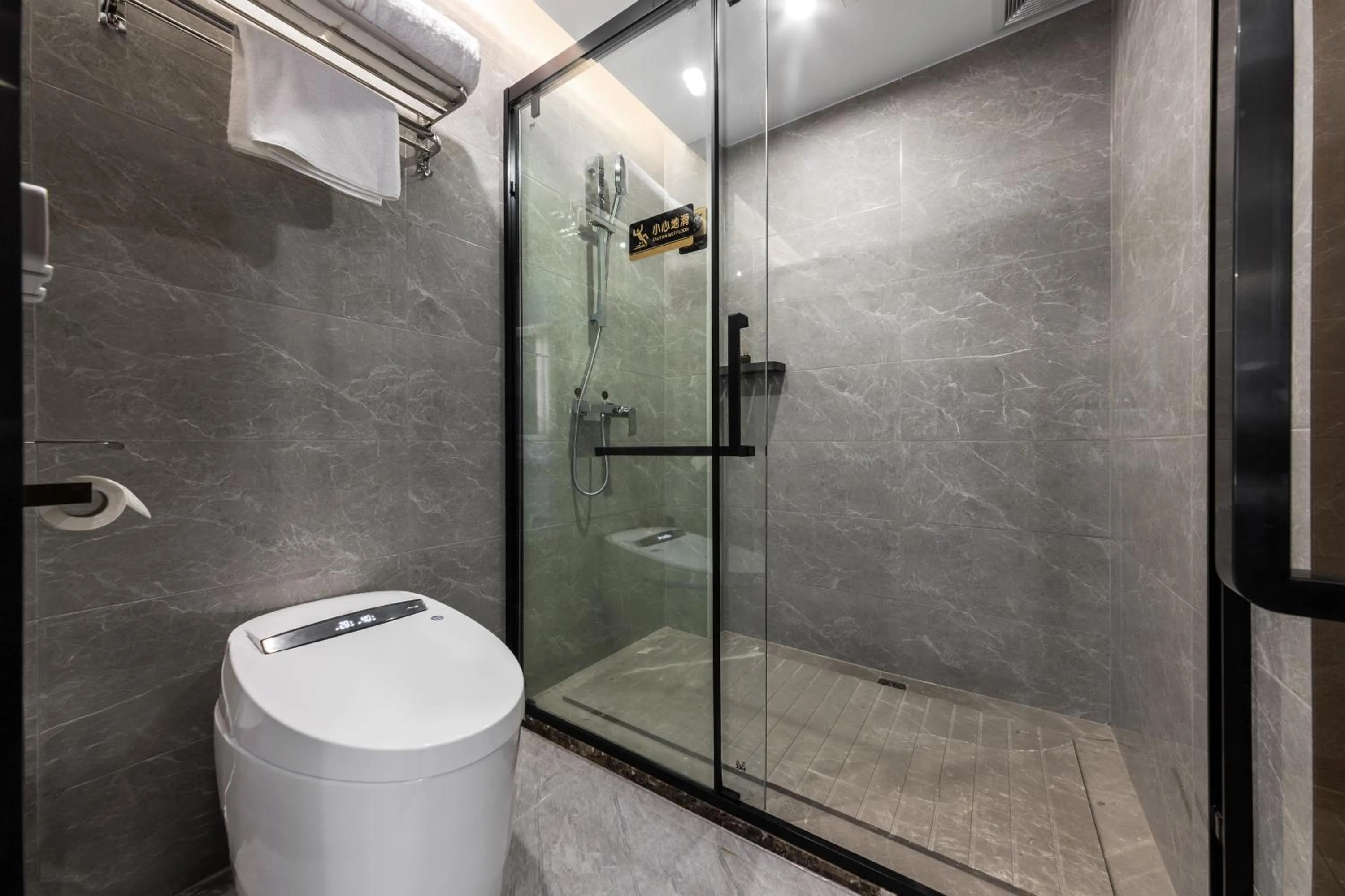 Toilet in Xinghe Yuezhi S Hotel to Guangzhou Yuexiu Park Railway Station Subway station