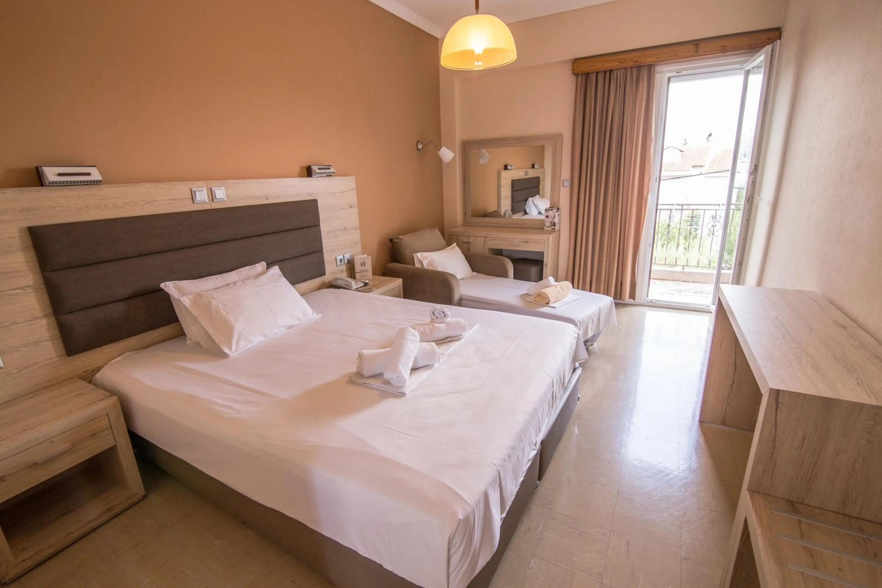 Photo of the whole room, Bed in Idillion