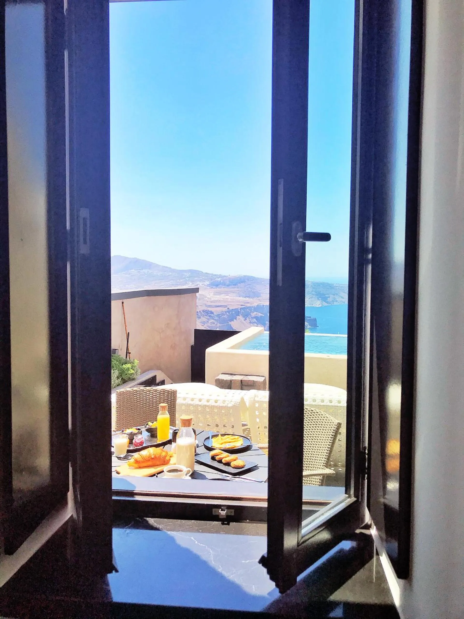 Garden in Luxury Villa Blue Dome Santorini