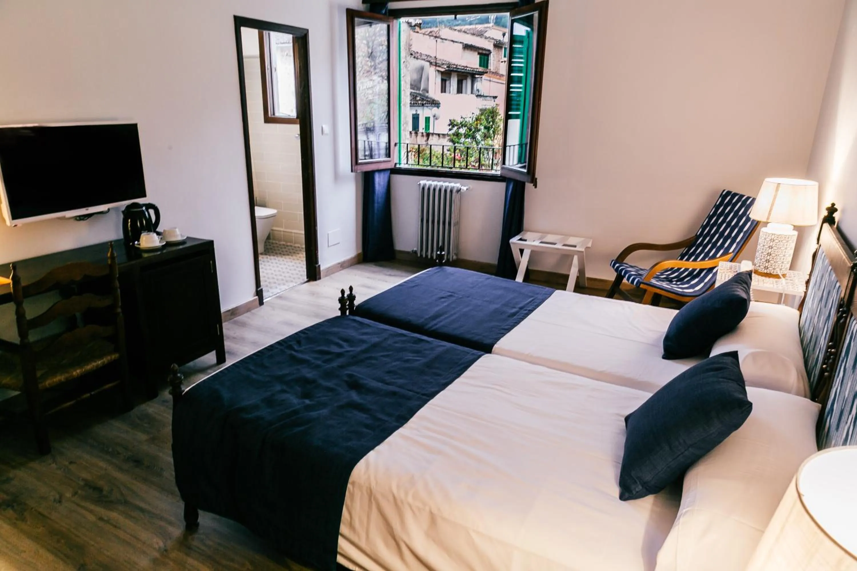 Bedroom, Bed in Hotel El Guía