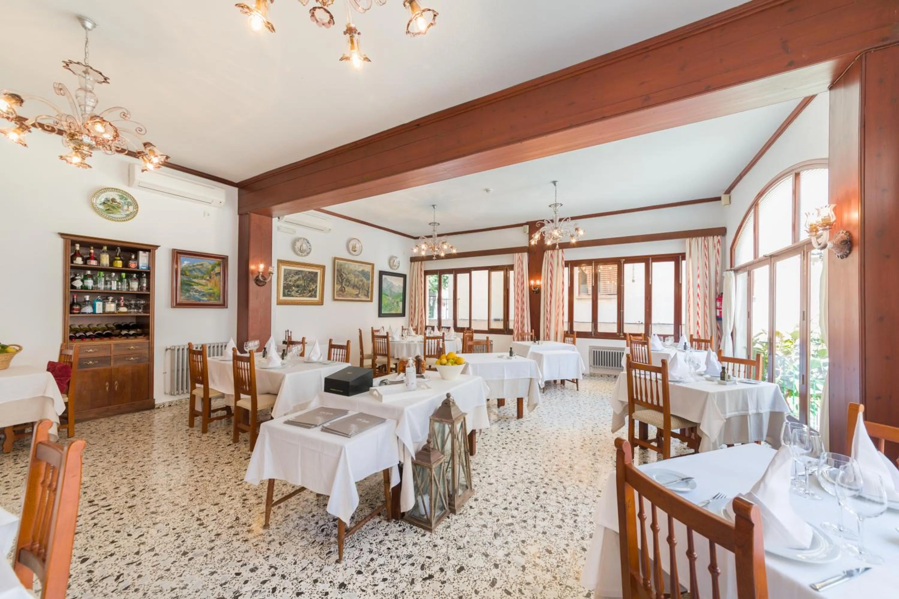 Restaurant/places to eat in Hotel El Guía