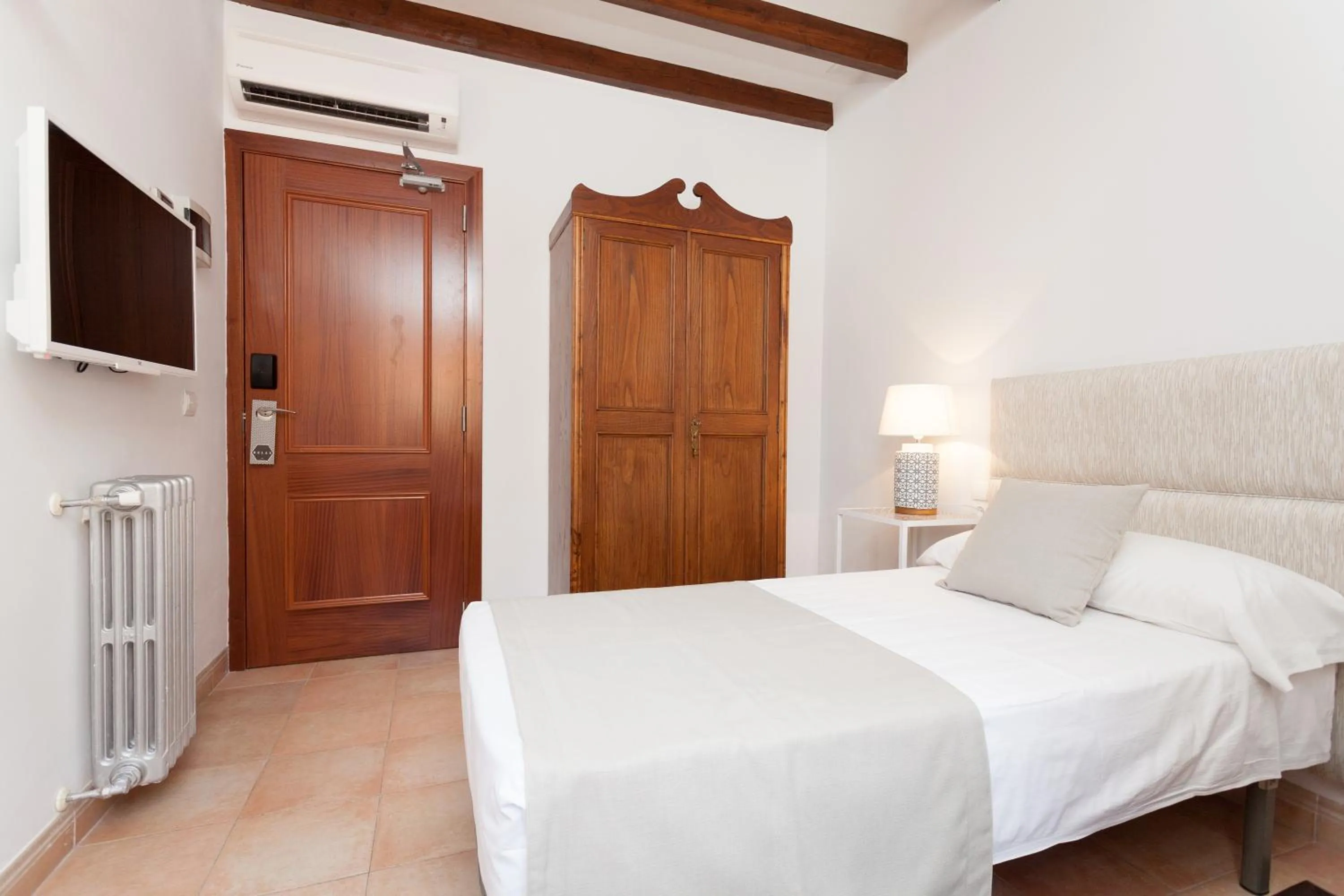 Bedroom, Bed in Hotel El Guía