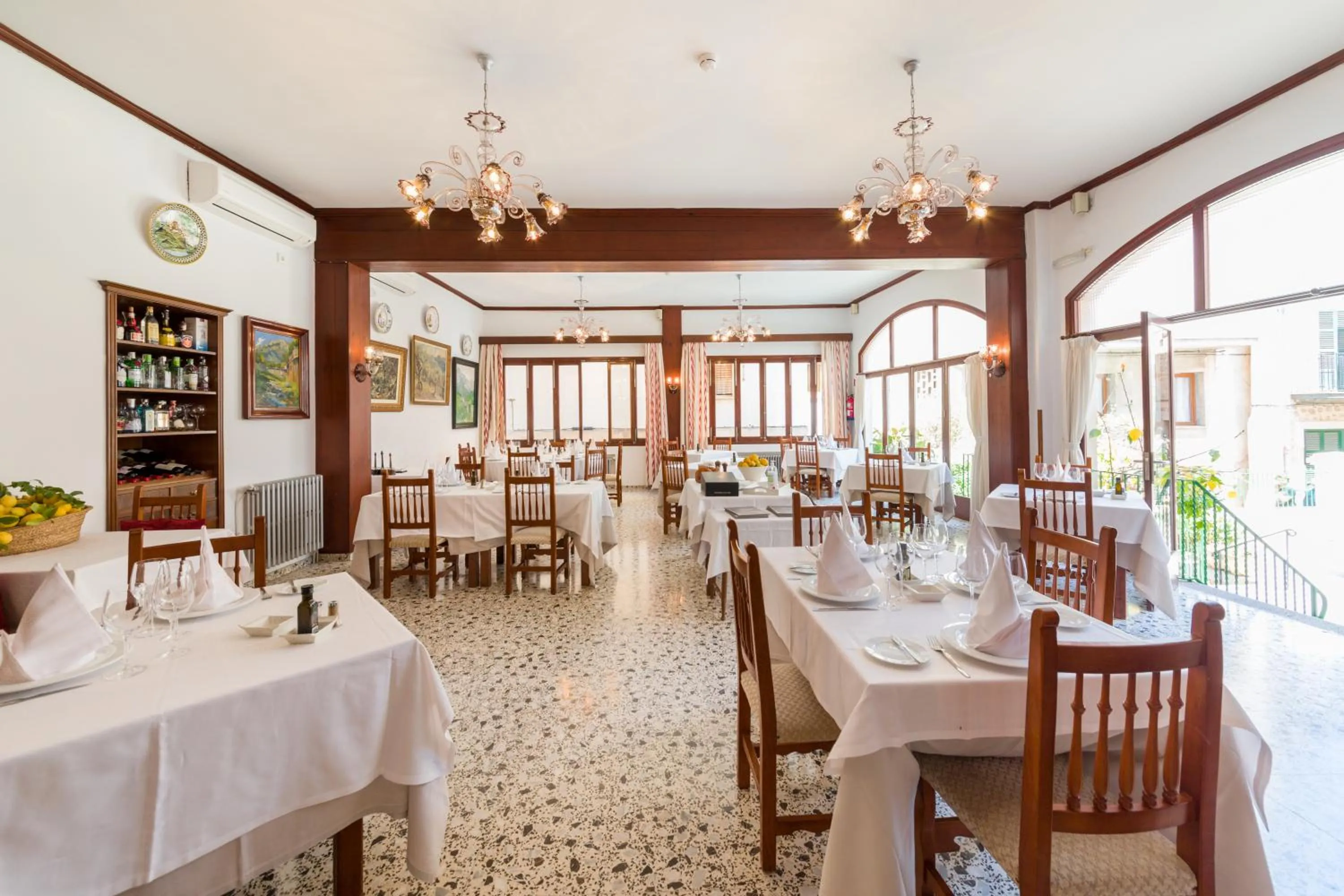 Restaurant/places to eat in Hotel El Guía