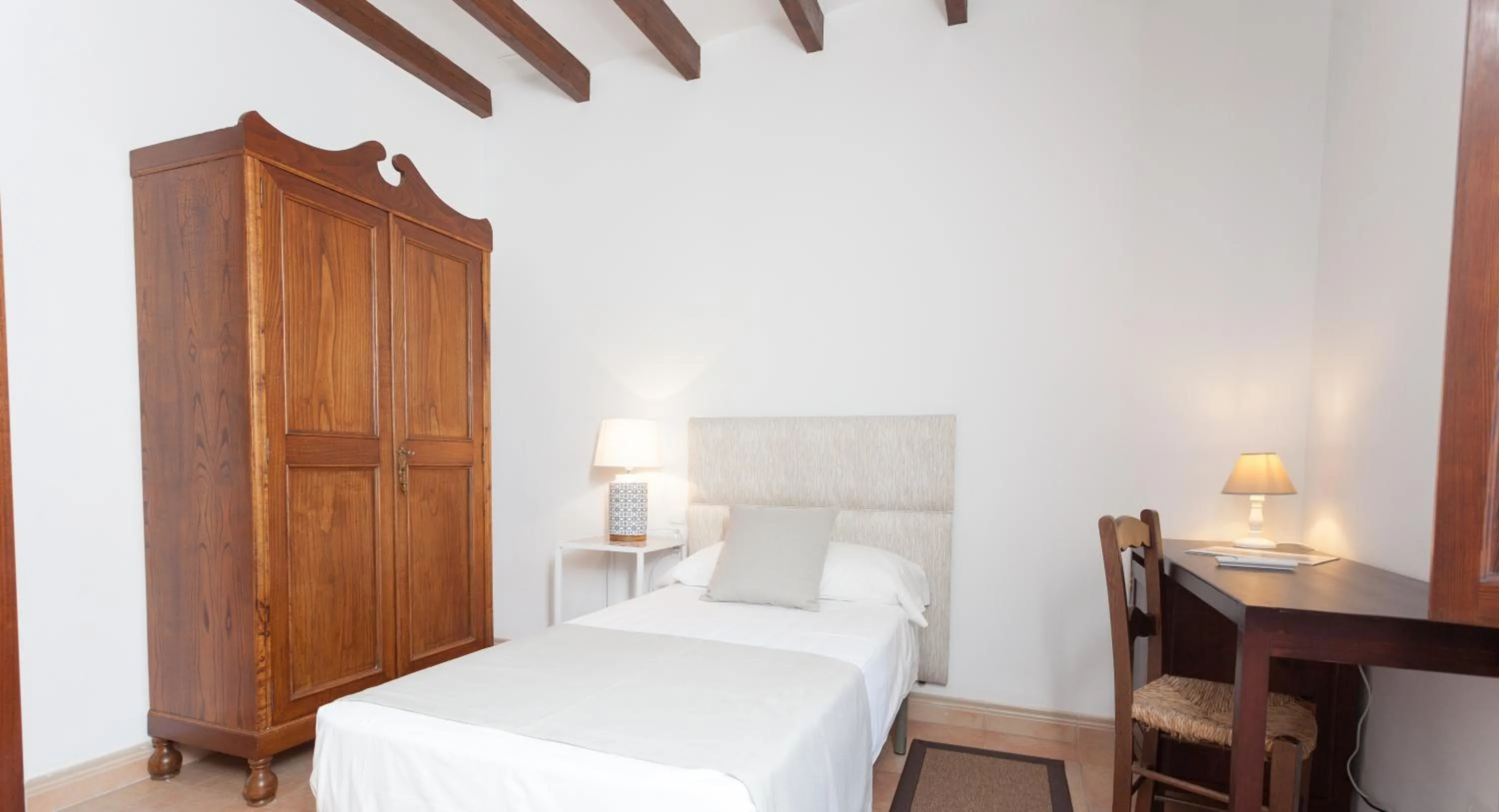 Bedroom, Bed in Hotel El Guía