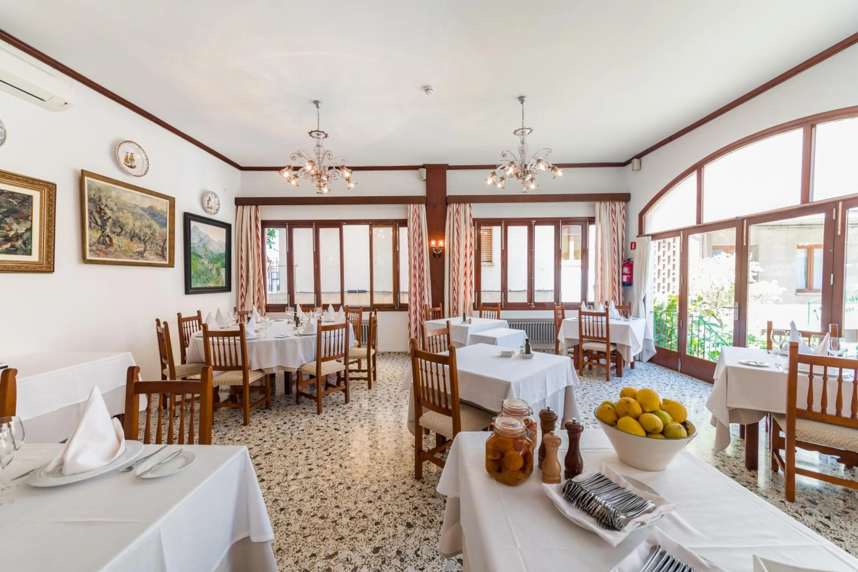 Restaurant/places to eat in Hotel El Guía