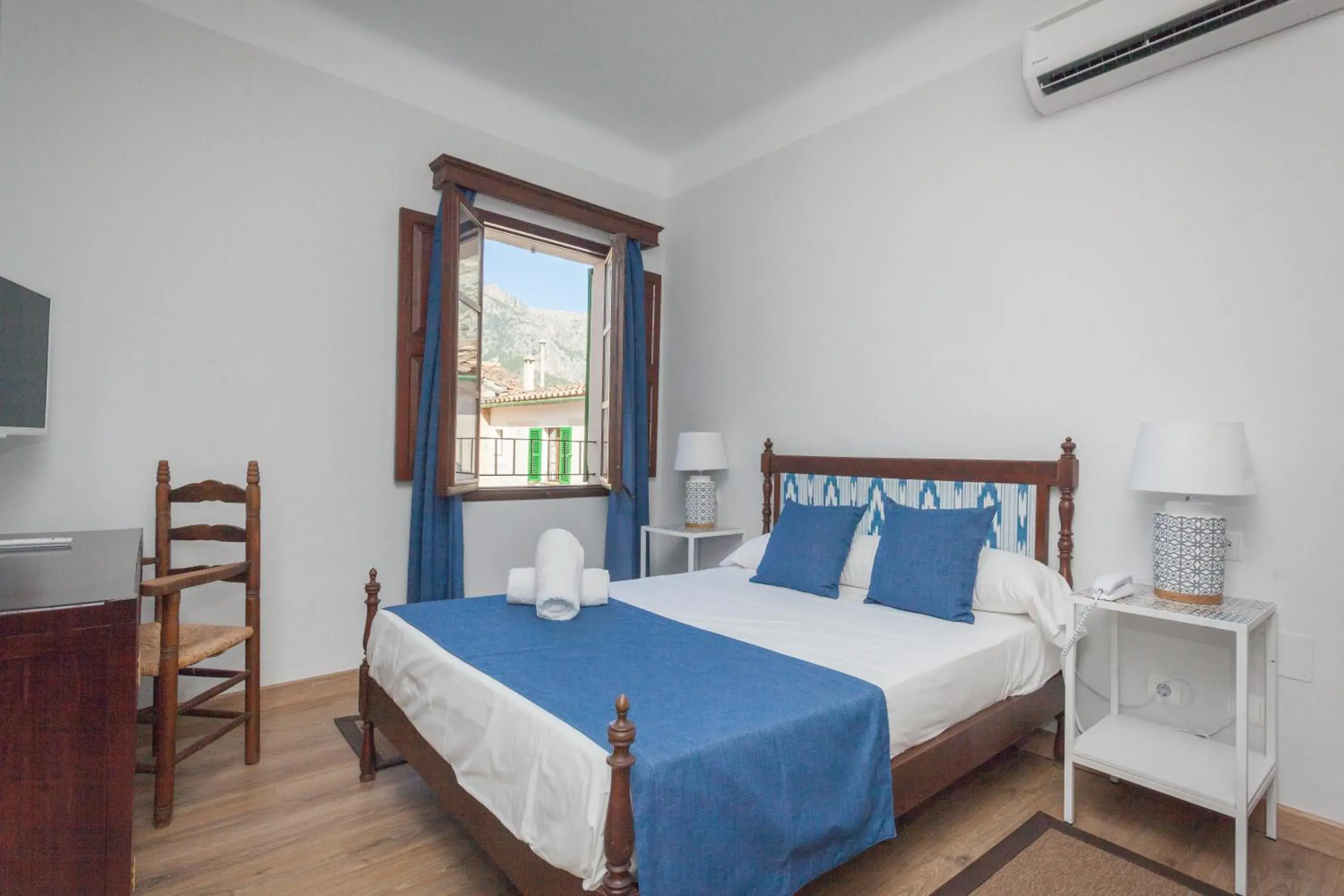 Double Room with Air-Conditioning - single occupancy in Hotel El Guía Double Room with Air-Conditioning - single occupancy in Hotel El Guía