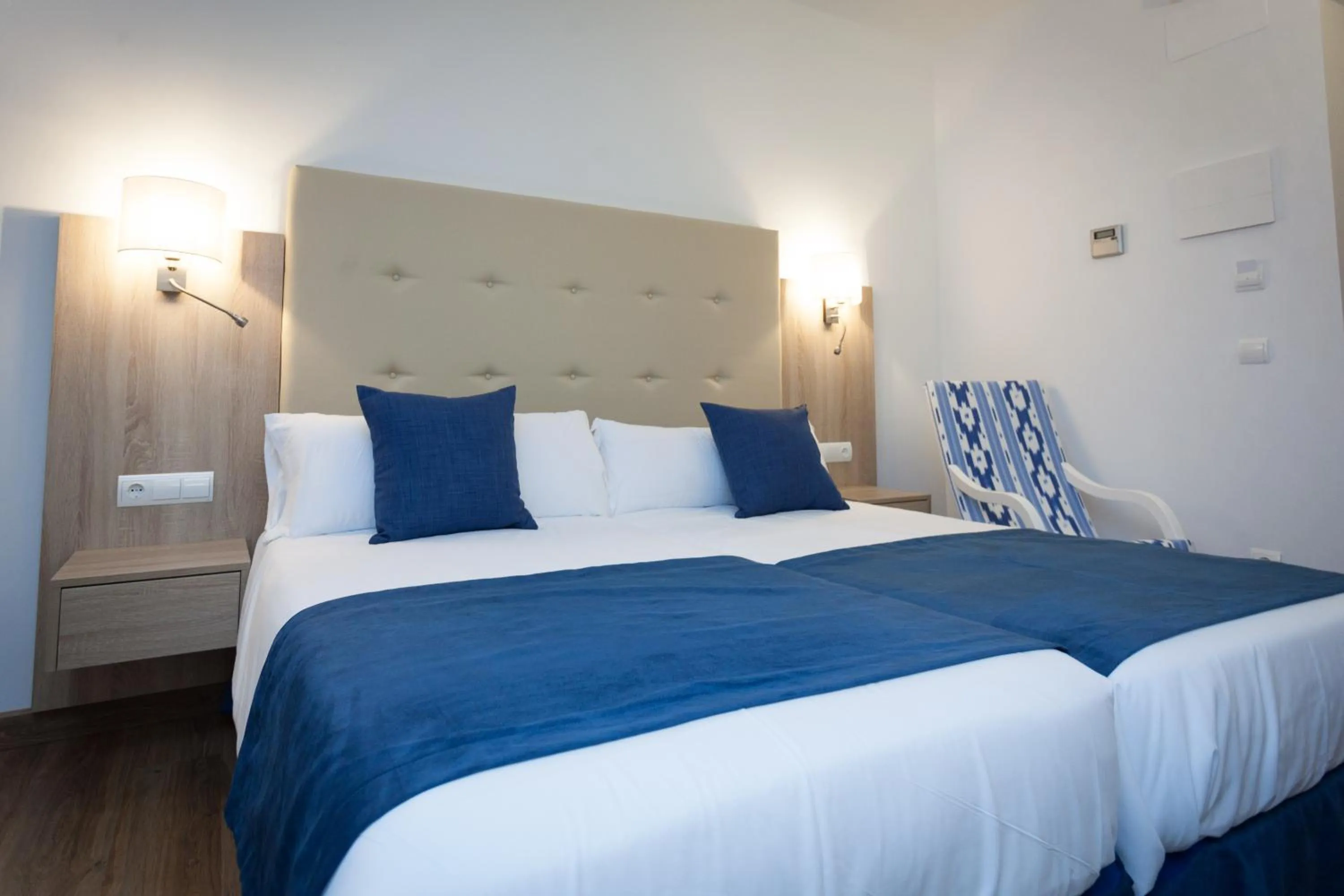 Bedroom, Bed in Hotel El Guía