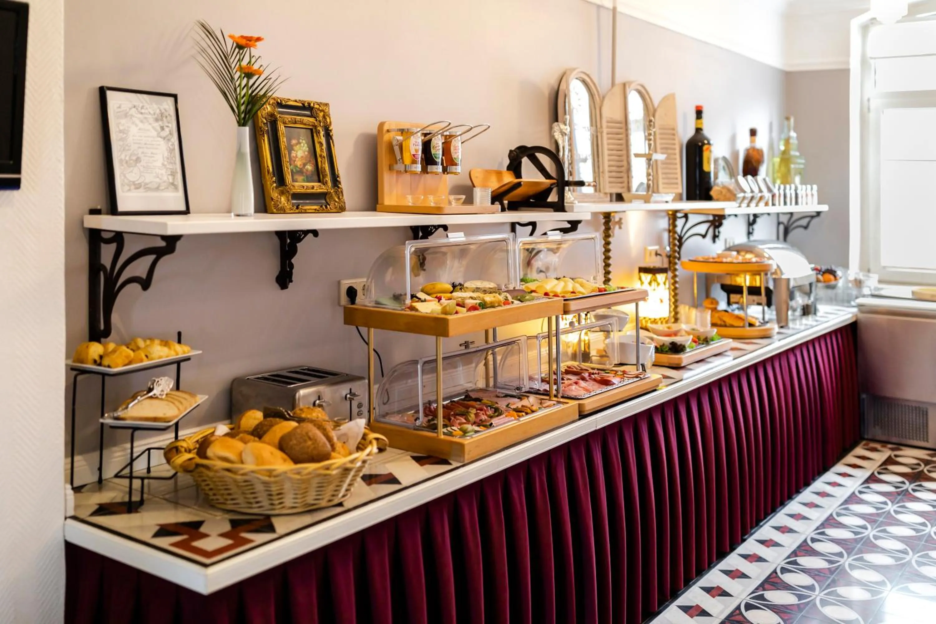 Buffet breakfast in Hotel & Restaurant Villa Ulmenhof