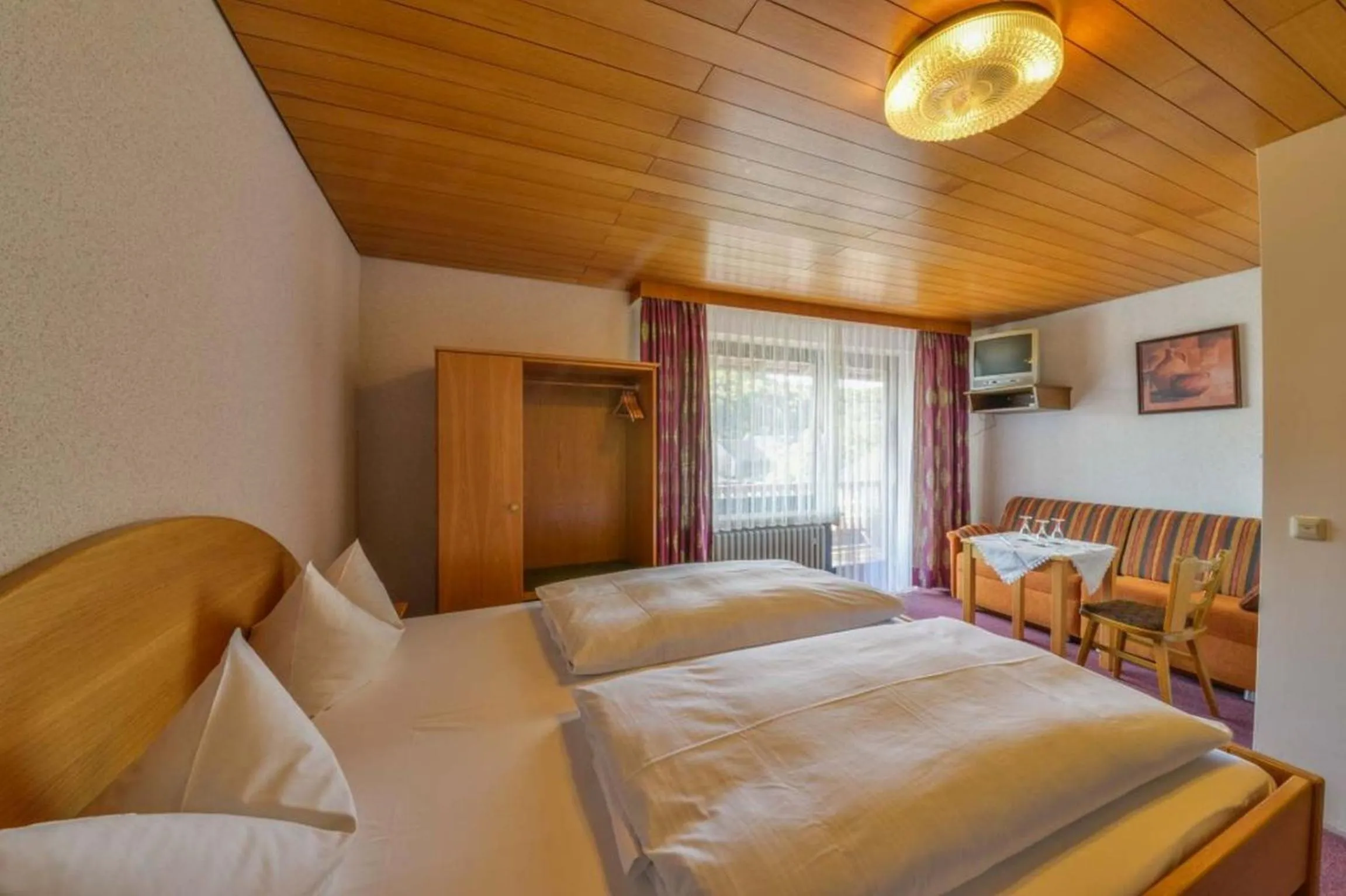 Photo of the whole room, Bed in Hotel Gasthof Heckl