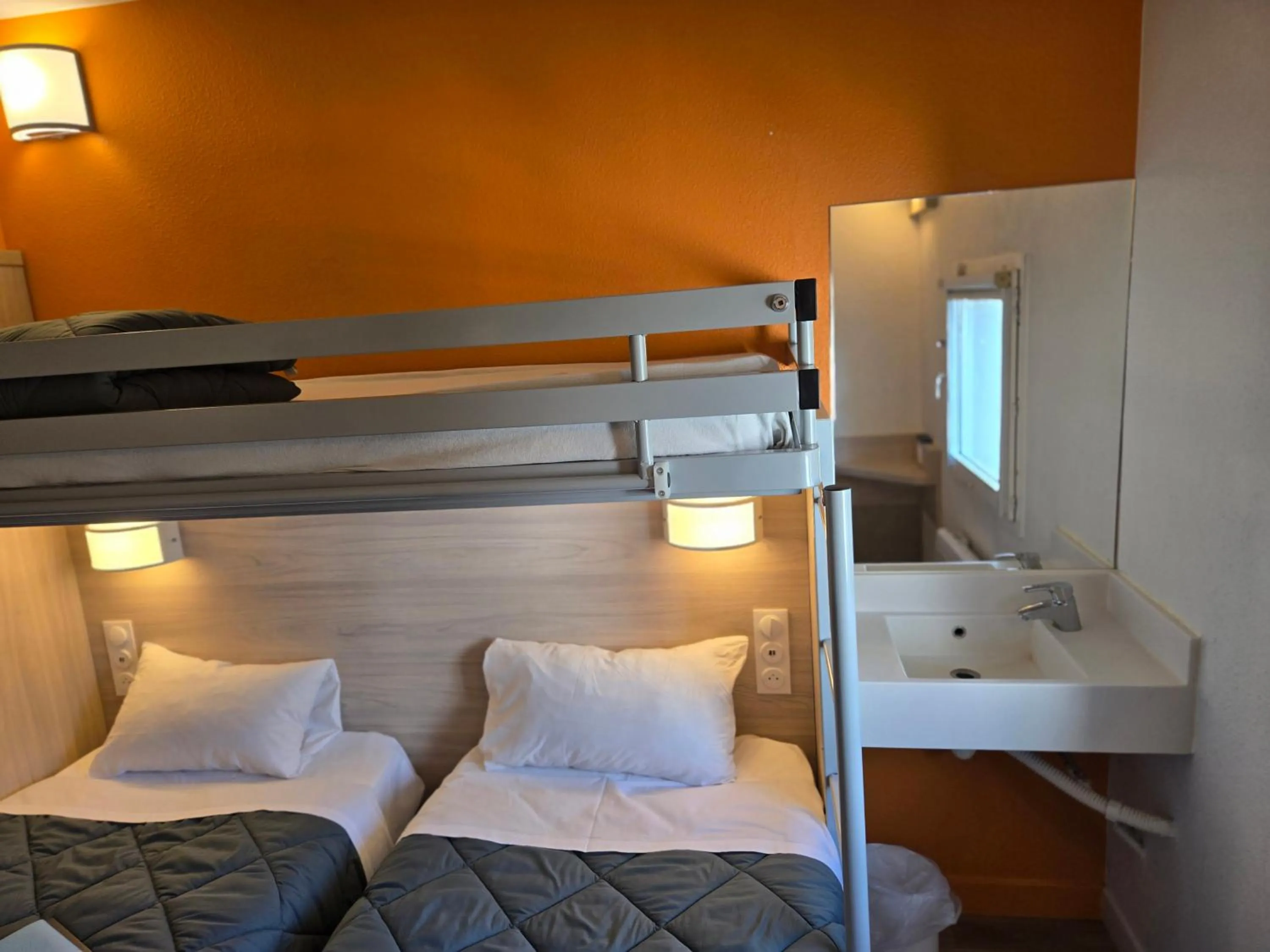 Bed in Premiere Classe Thionville - Yutz