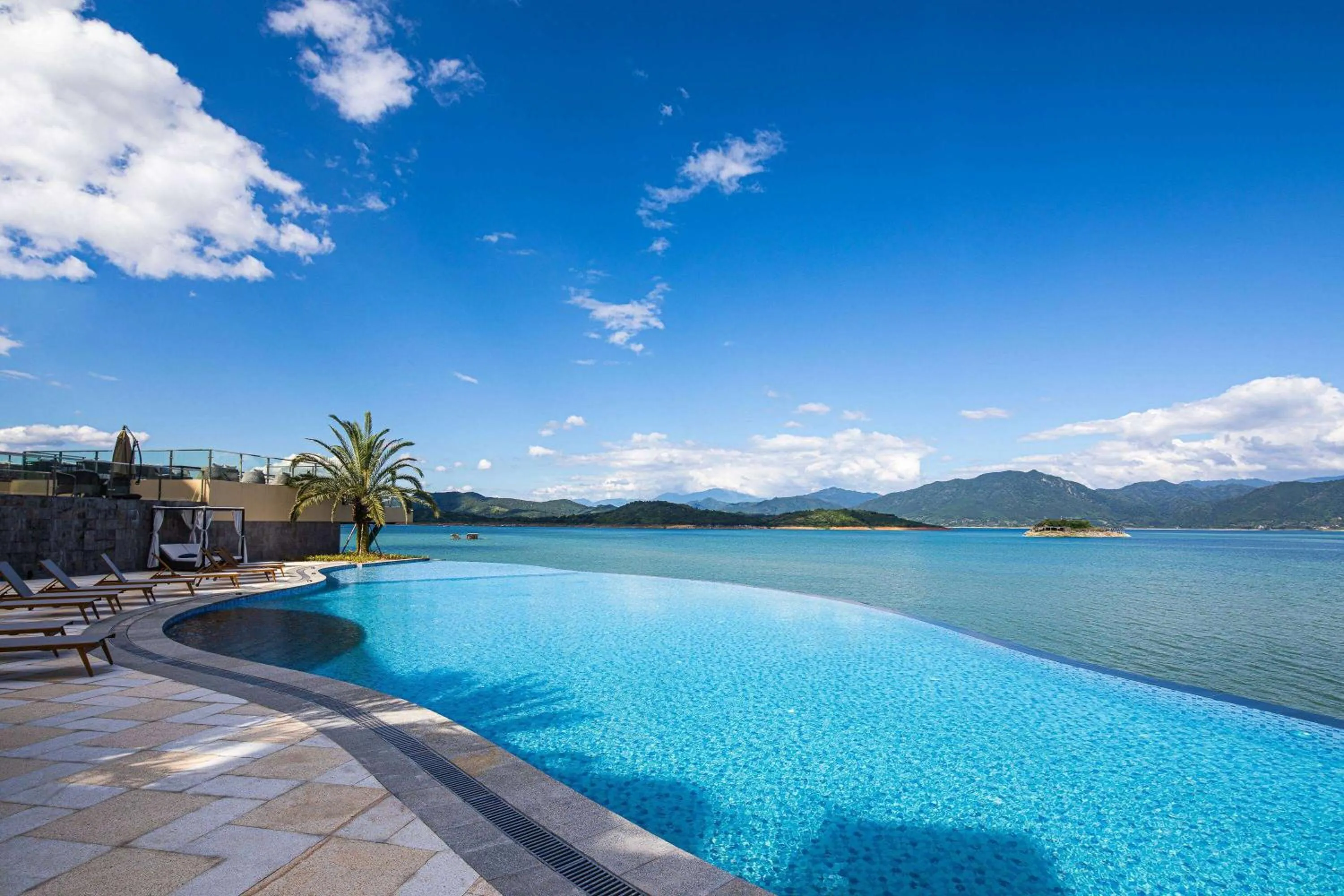 Pool view in Ramada by Wyndham Chenzhou Dongjiang Lake