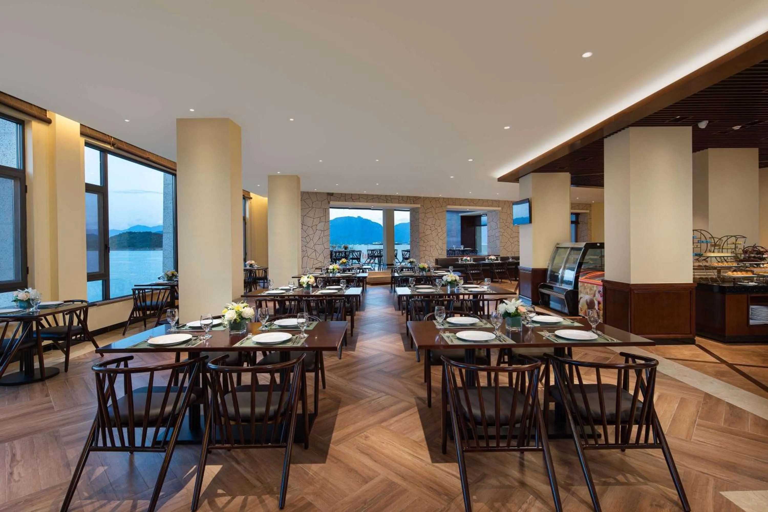 Restaurant/places to eat in Ramada by Wyndham Chenzhou Dongjiang Lake