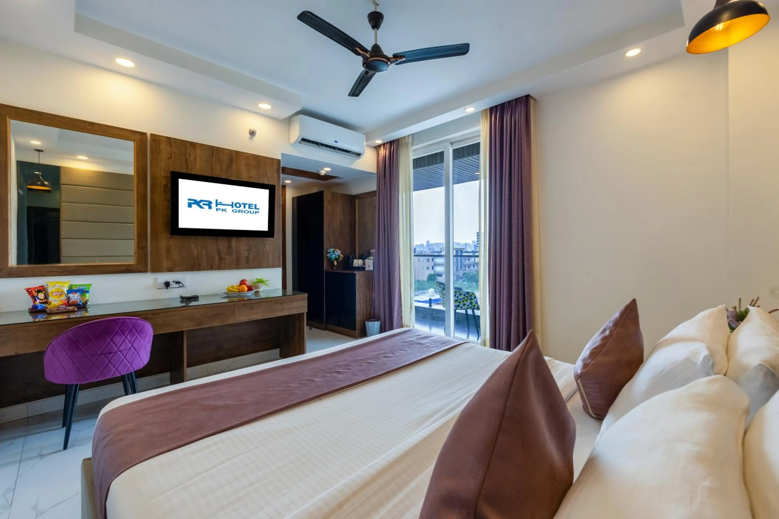 Bed in PK Boutique Hotel Noida Expressway