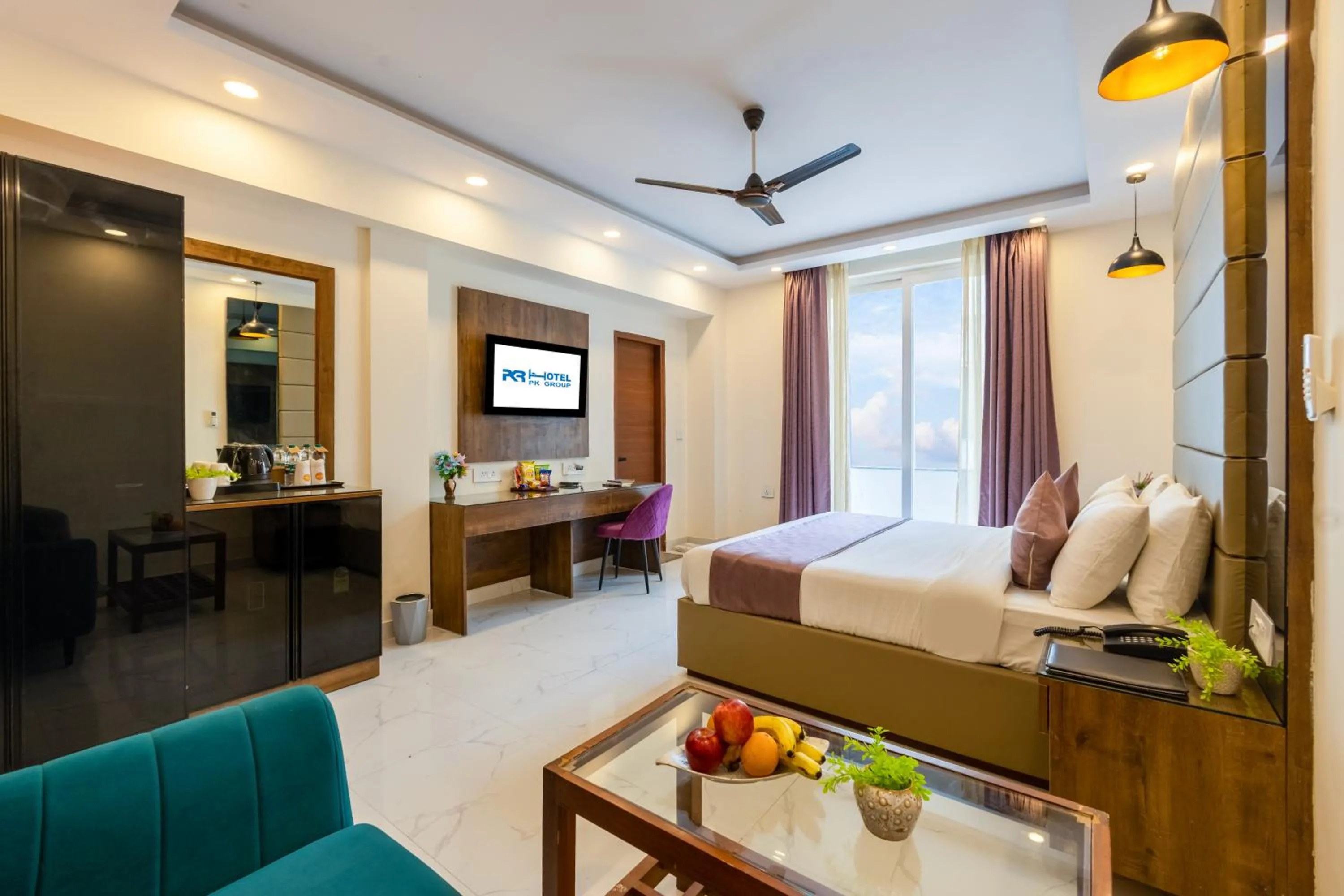 Bed in PK Boutique Hotel Noida Expressway