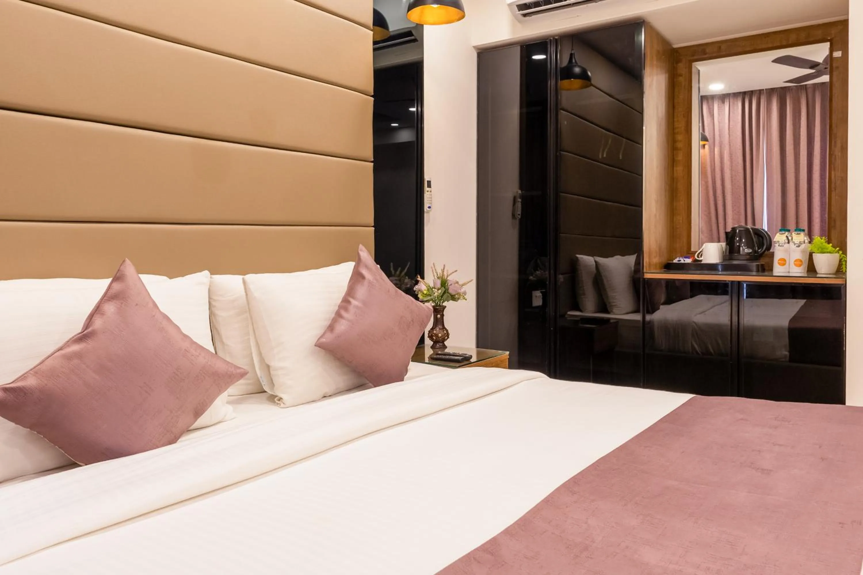 Coffee/tea facilities, Bed in PK Boutique Hotel Noida Expressway