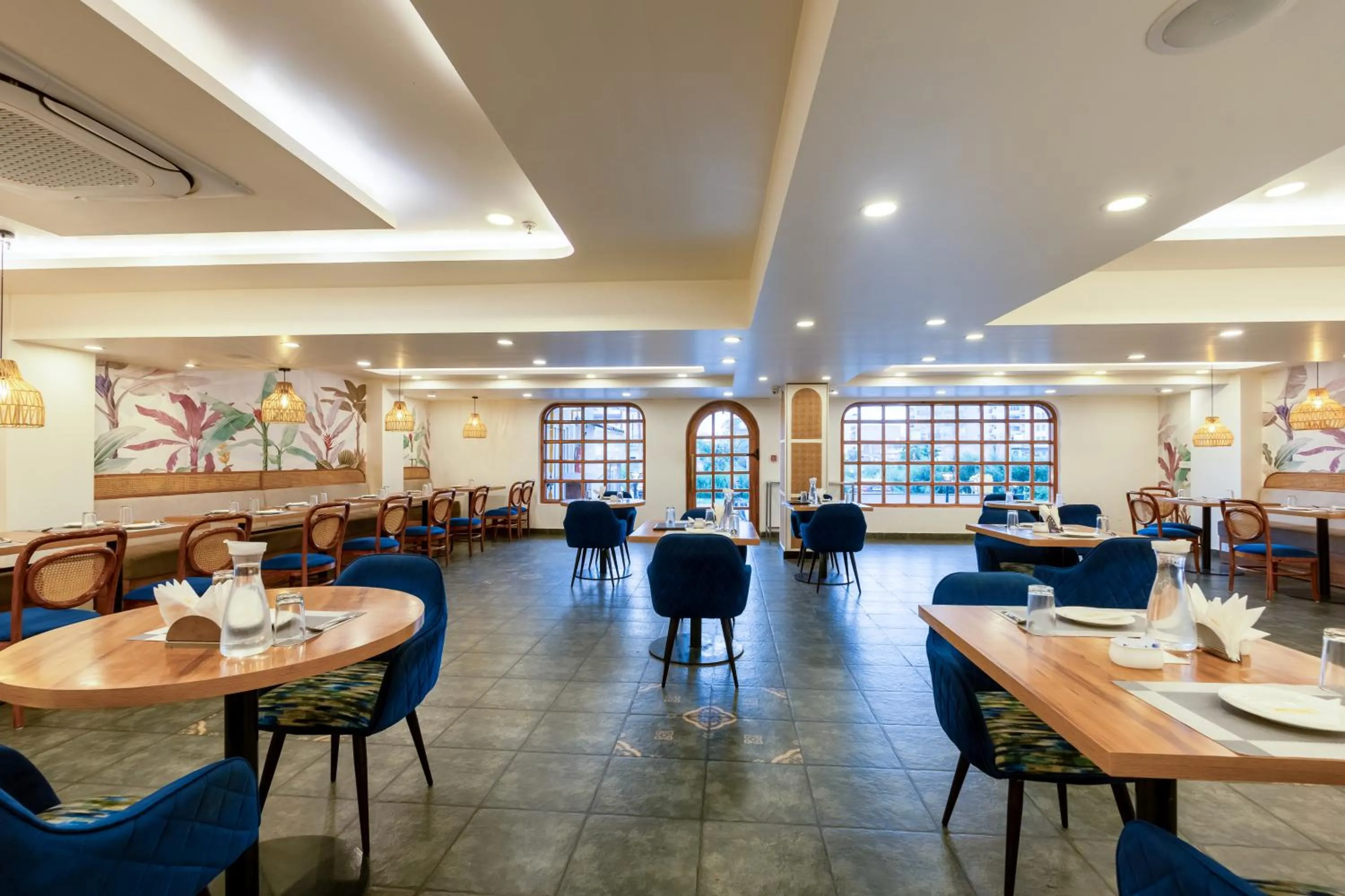 Restaurant/places to eat in PK Boutique Hotel Noida Expressway