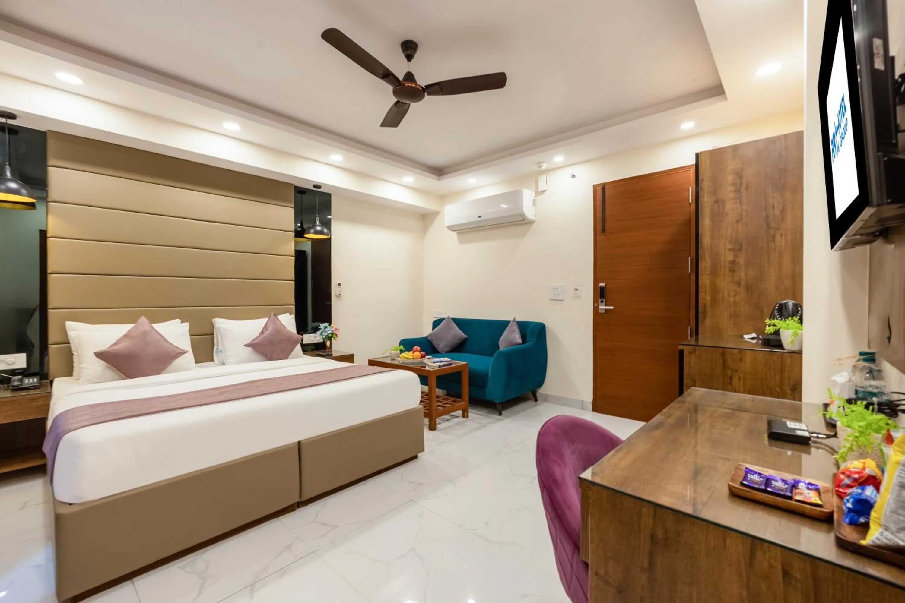 Bed in PK Boutique Hotel Noida Expressway