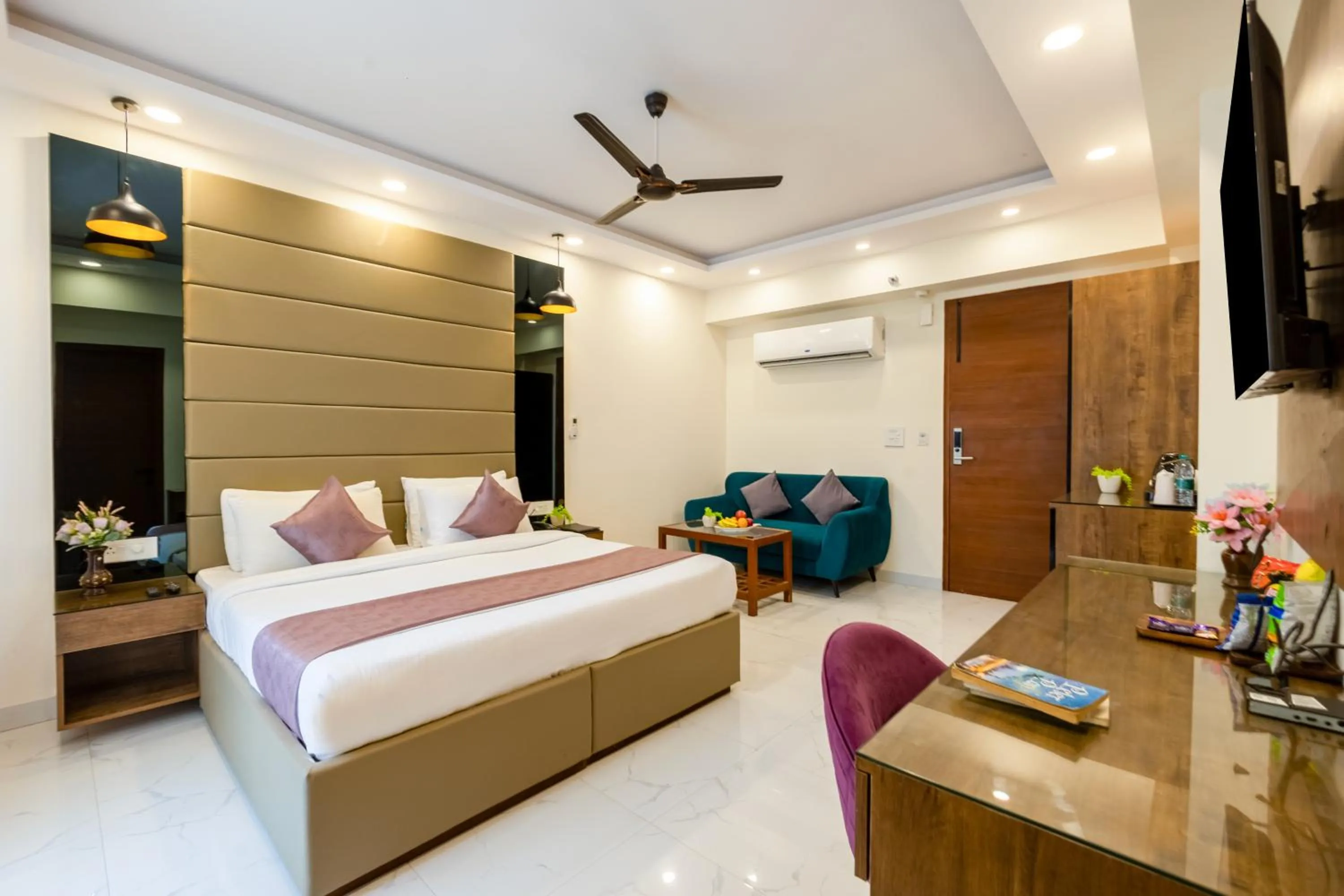 Bed in PK Boutique Hotel Noida Expressway