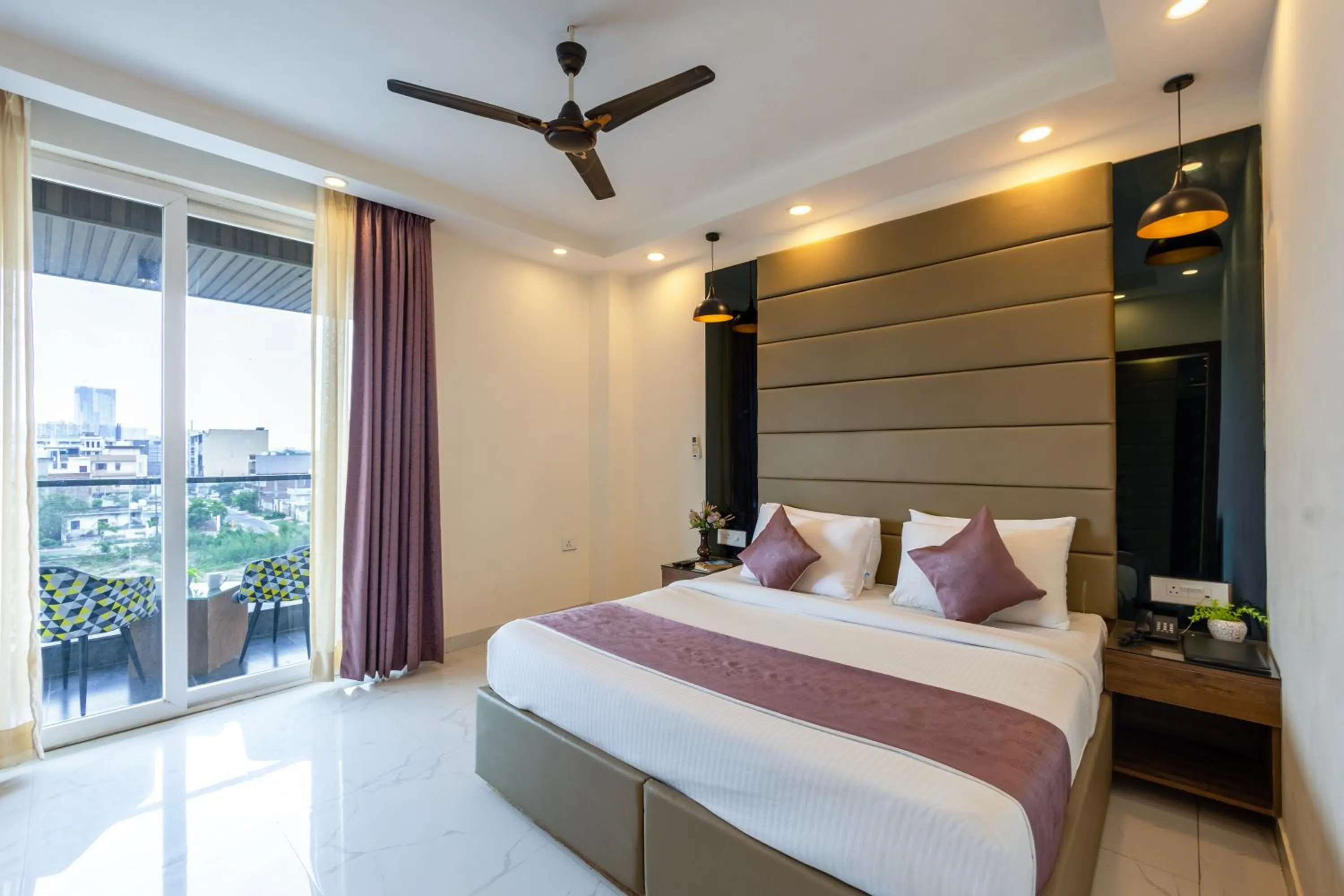 Bed in PK Boutique Hotel Noida Expressway