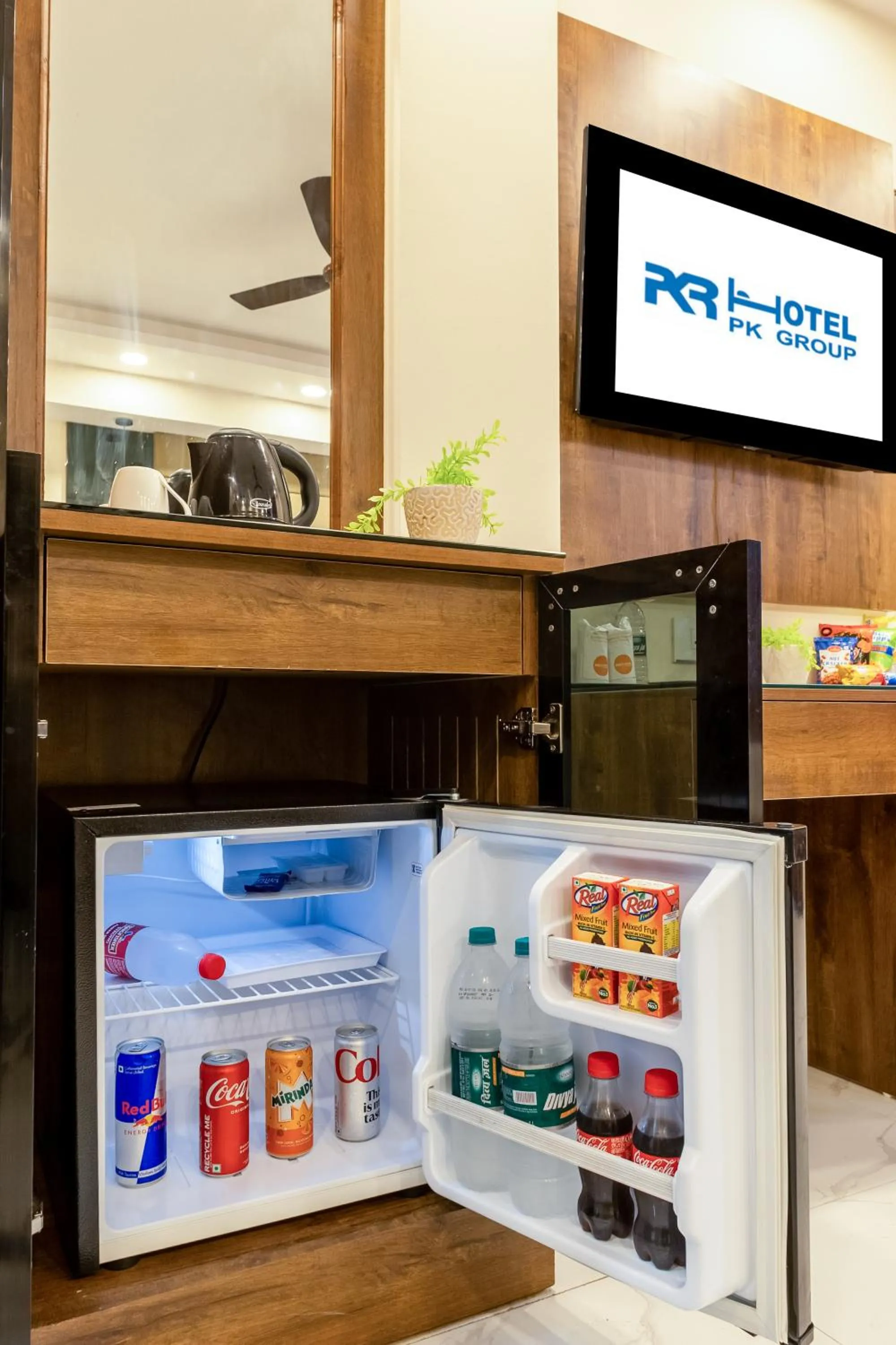 Food and drinks in PK Boutique Hotel Noida Expressway