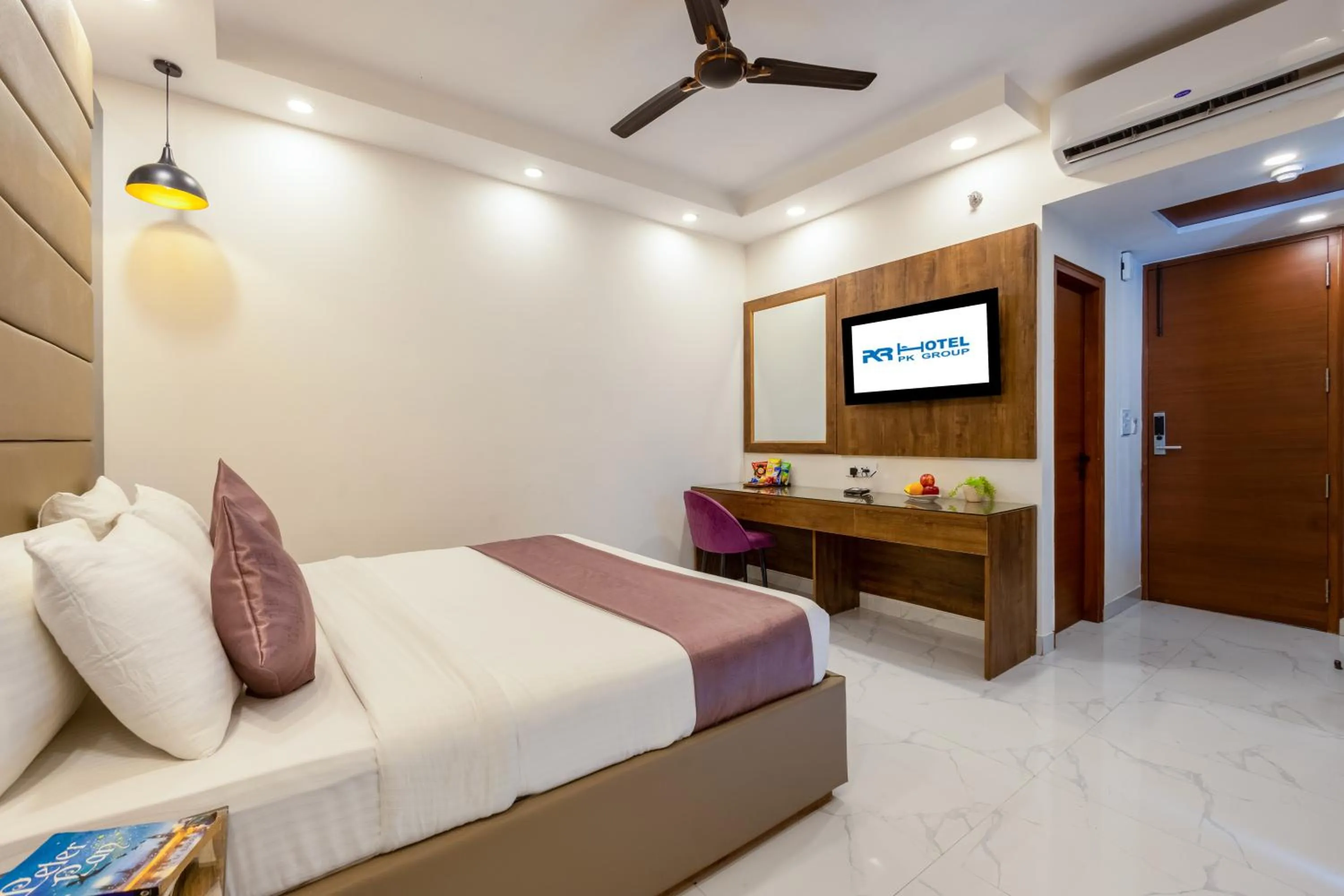 Bed in PK Boutique Hotel Noida Expressway