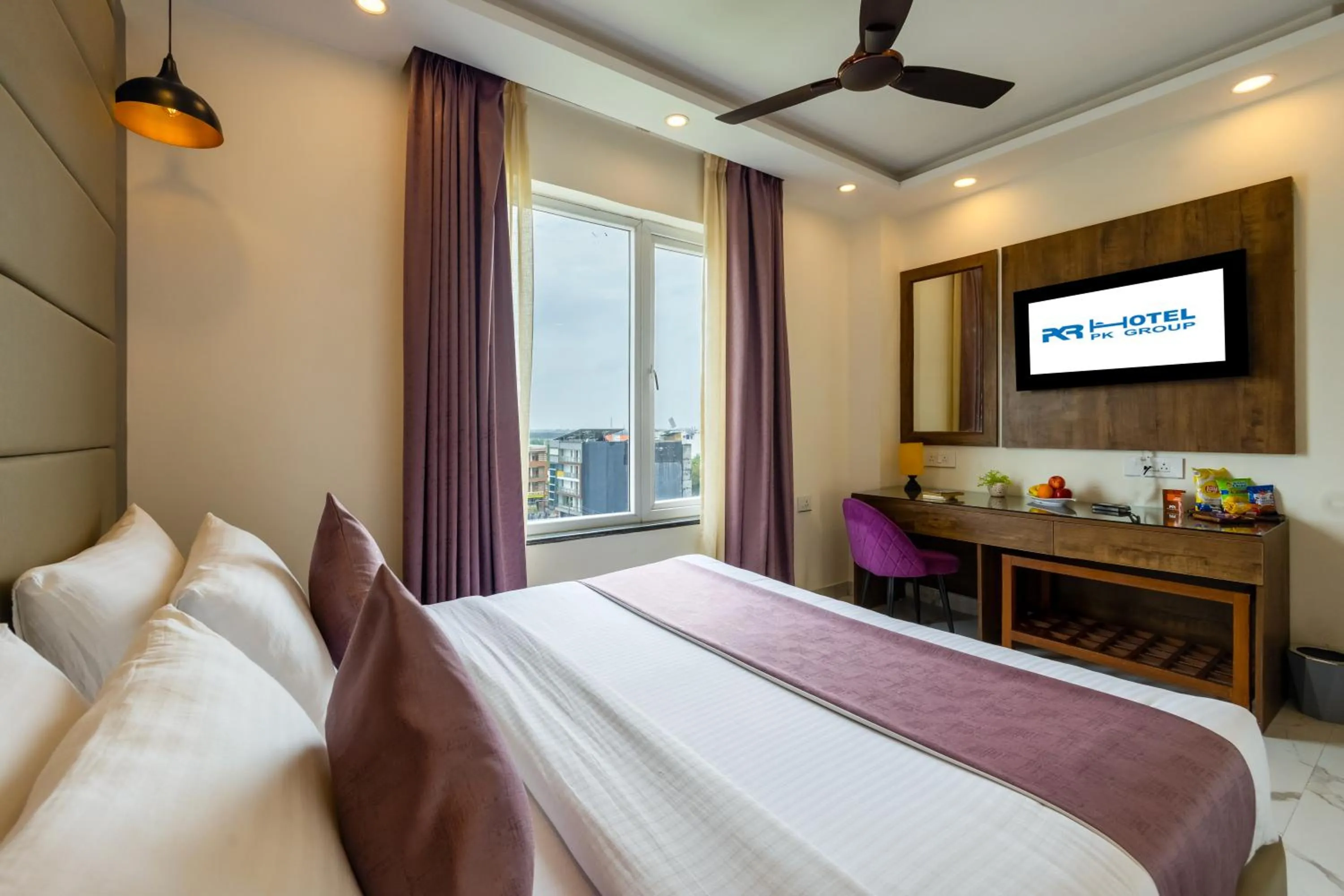 Bed in PK Boutique Hotel Noida Expressway