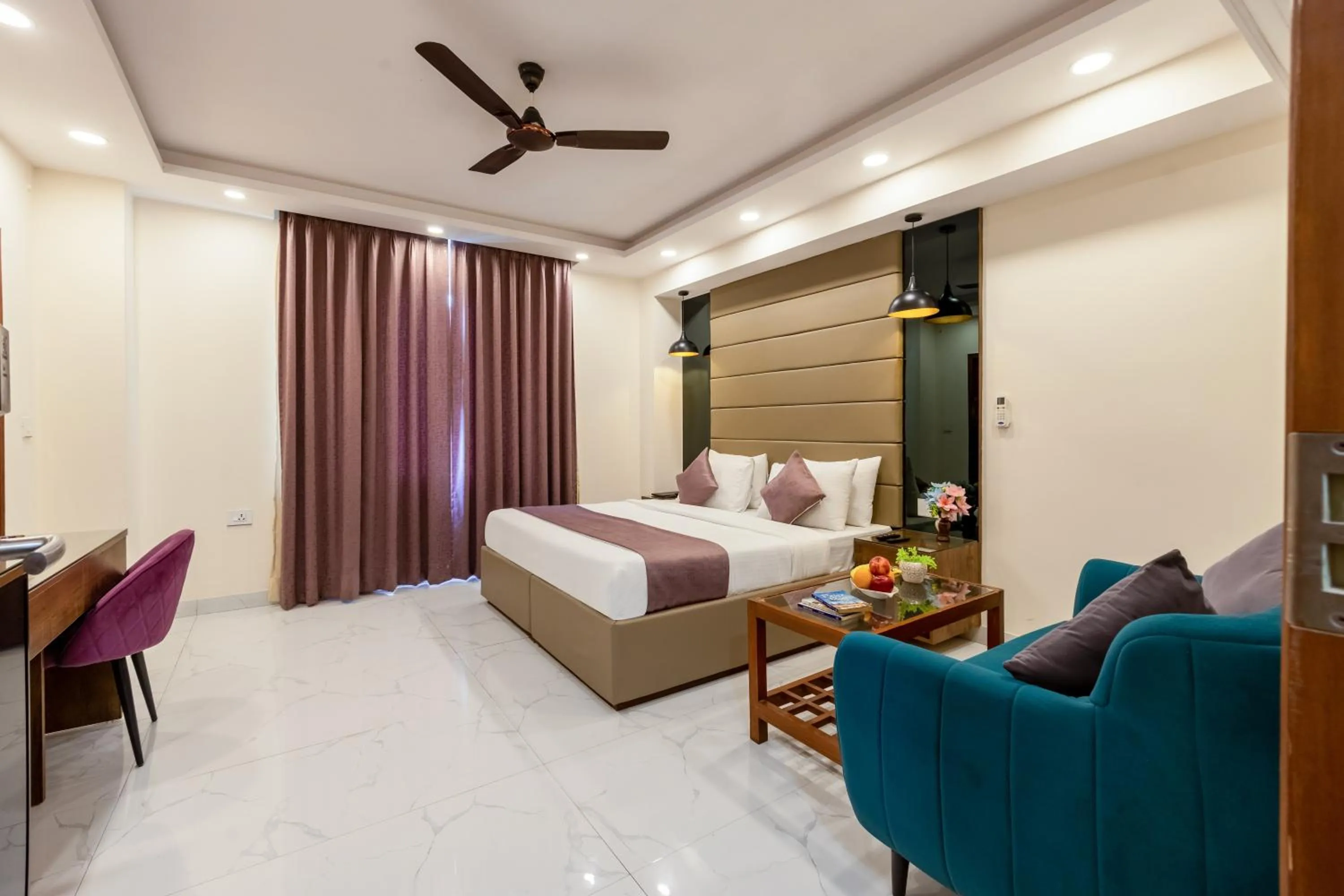Bed in PK Boutique Hotel Noida Expressway