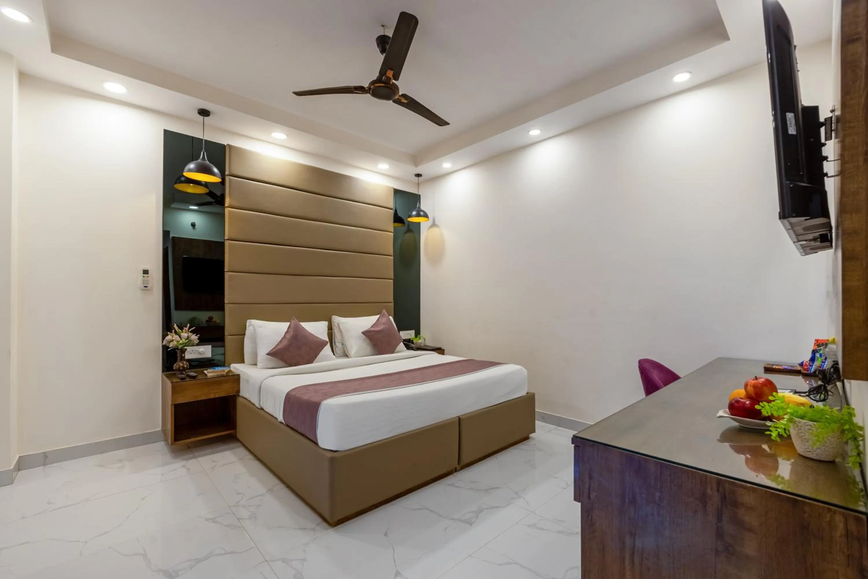 Bed in PK Boutique Hotel Noida Expressway
