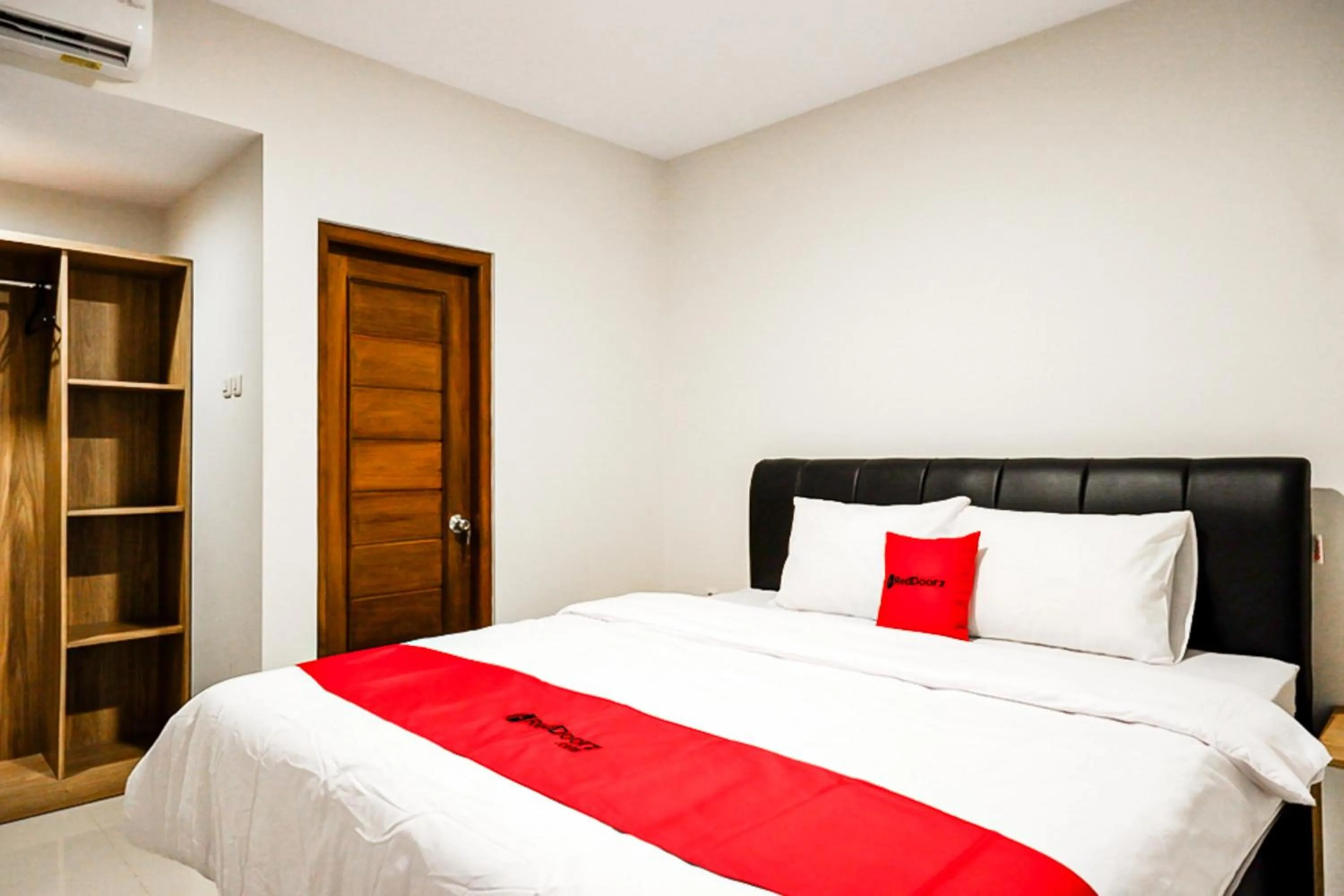 Bedroom, Bed in RedDoorz near Sleman City Hall 2