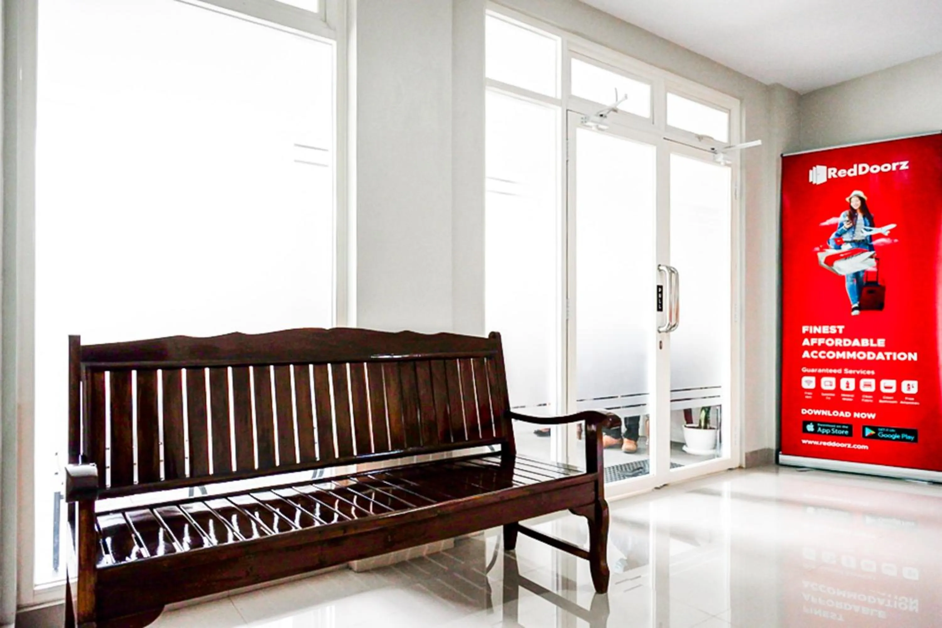 Seating area in RedDoorz near Sleman City Hall 2