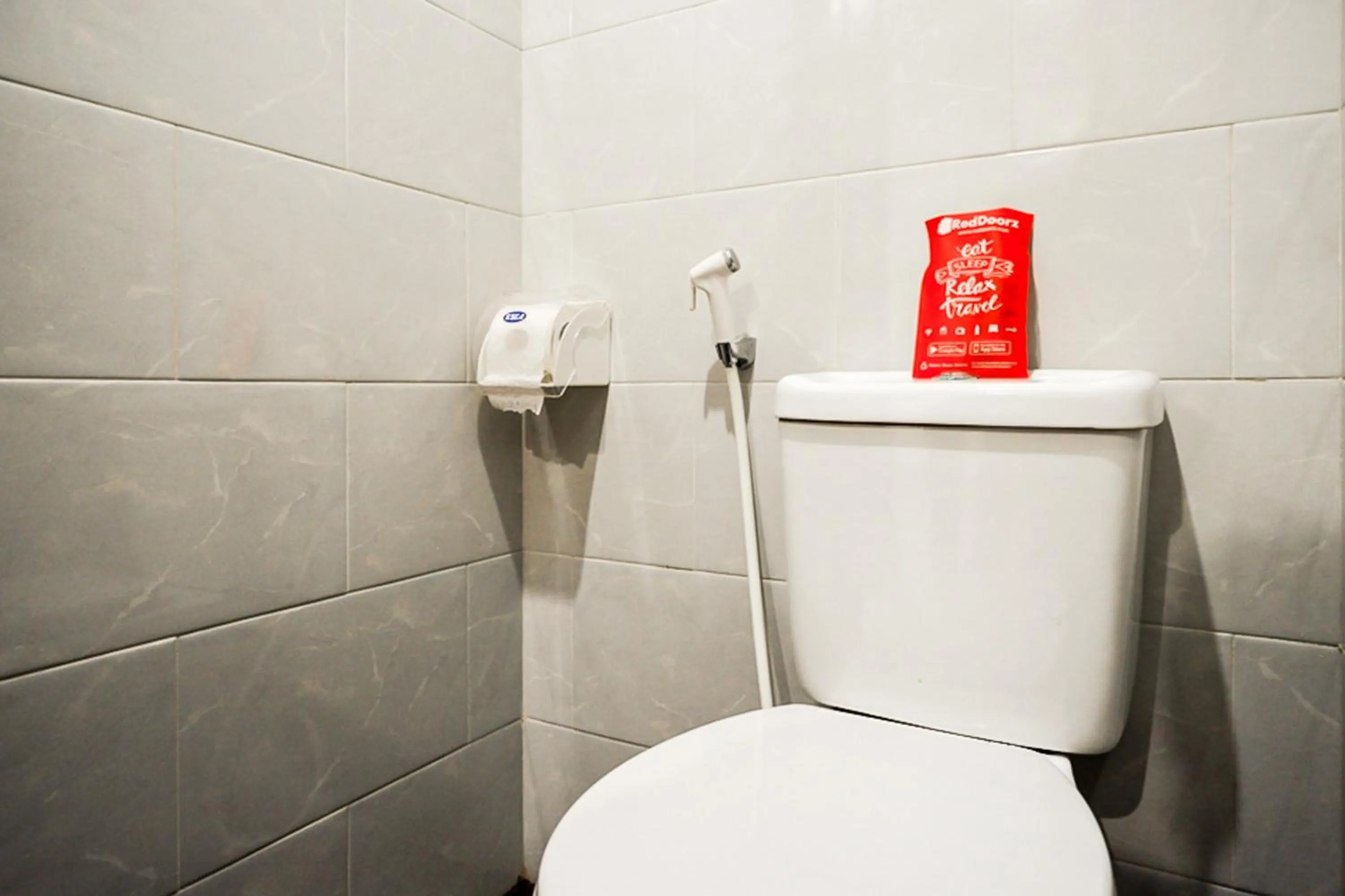 Bathroom in RedDoorz near Sleman City Hall 2