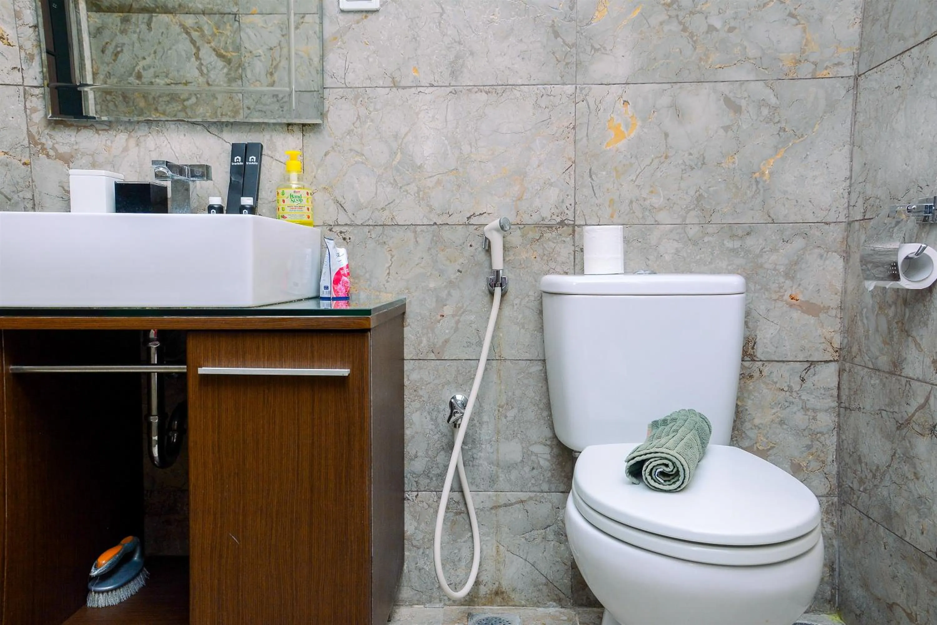 Bathroom in Modern and Luxurious 2BR Essence Dharmawangsa Apartment By Travelio