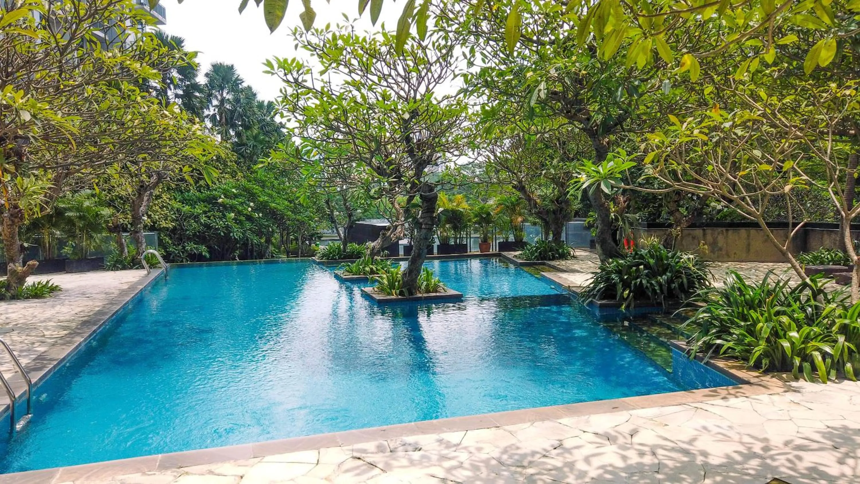 Property building in Modern and Luxurious 2BR Essence Dharmawangsa Apartment By Travelio