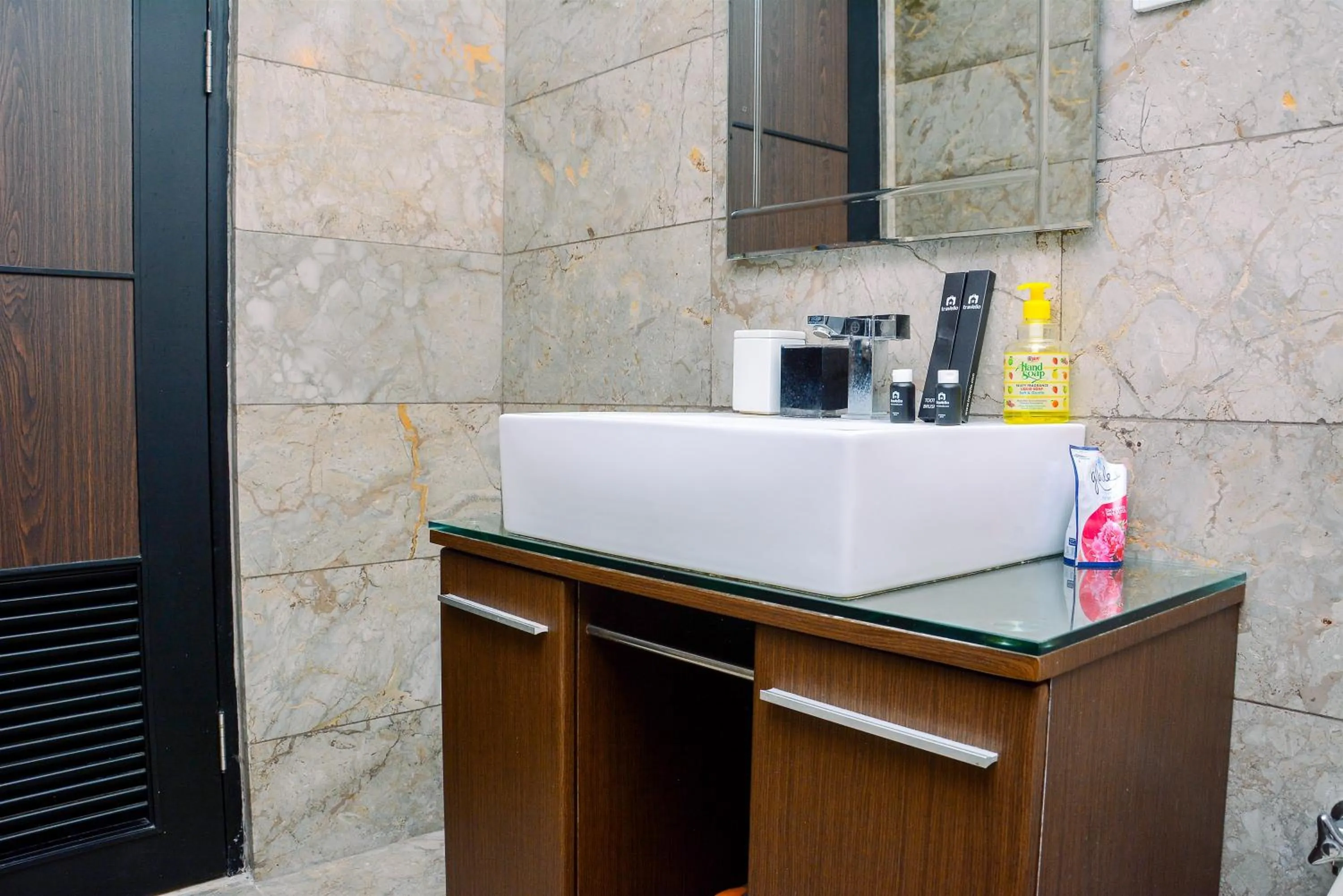 Bathroom in Modern and Luxurious 2BR Essence Dharmawangsa Apartment By Travelio