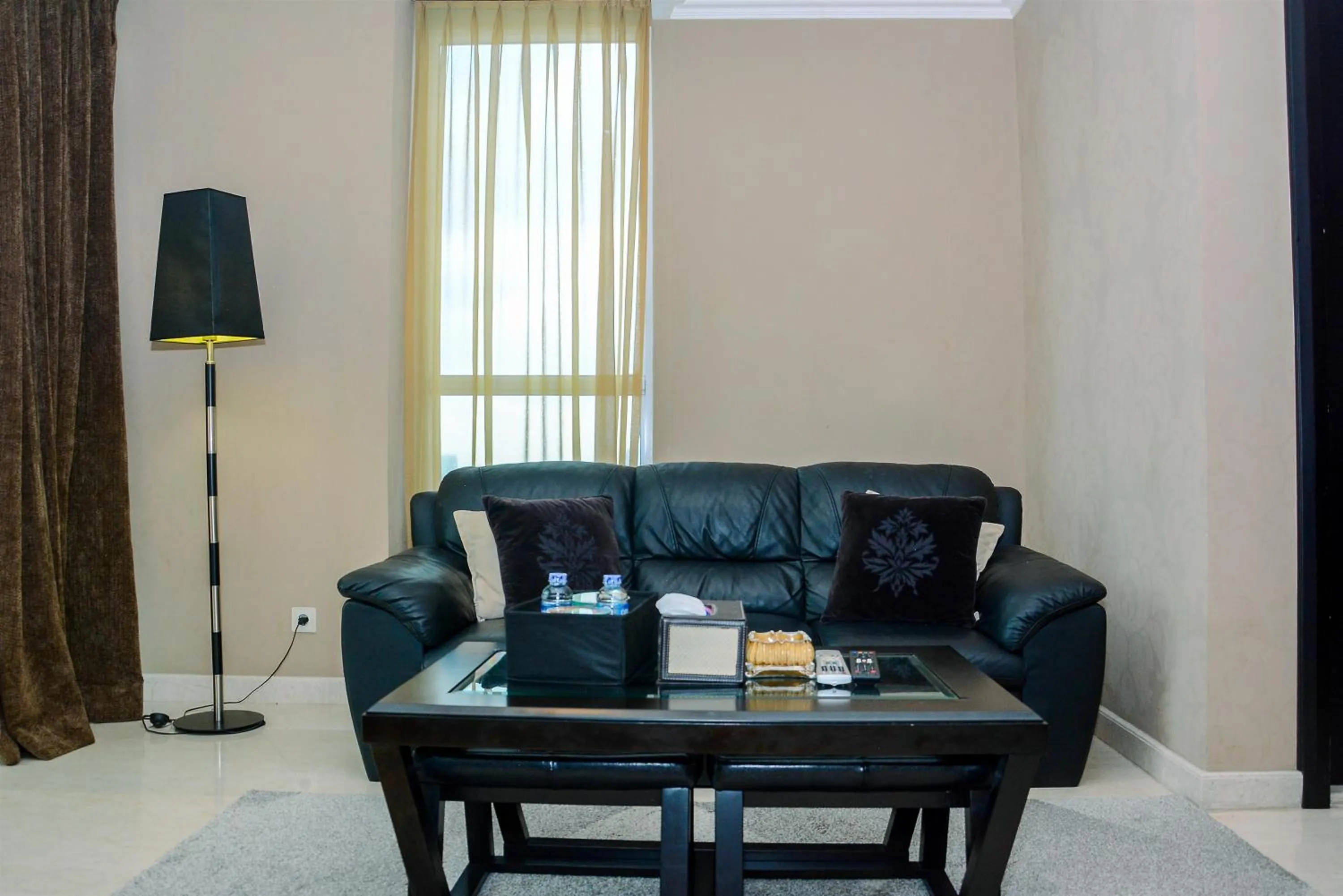 Seating area in Modern and Luxurious 2BR Essence Dharmawangsa Apartment By Travelio