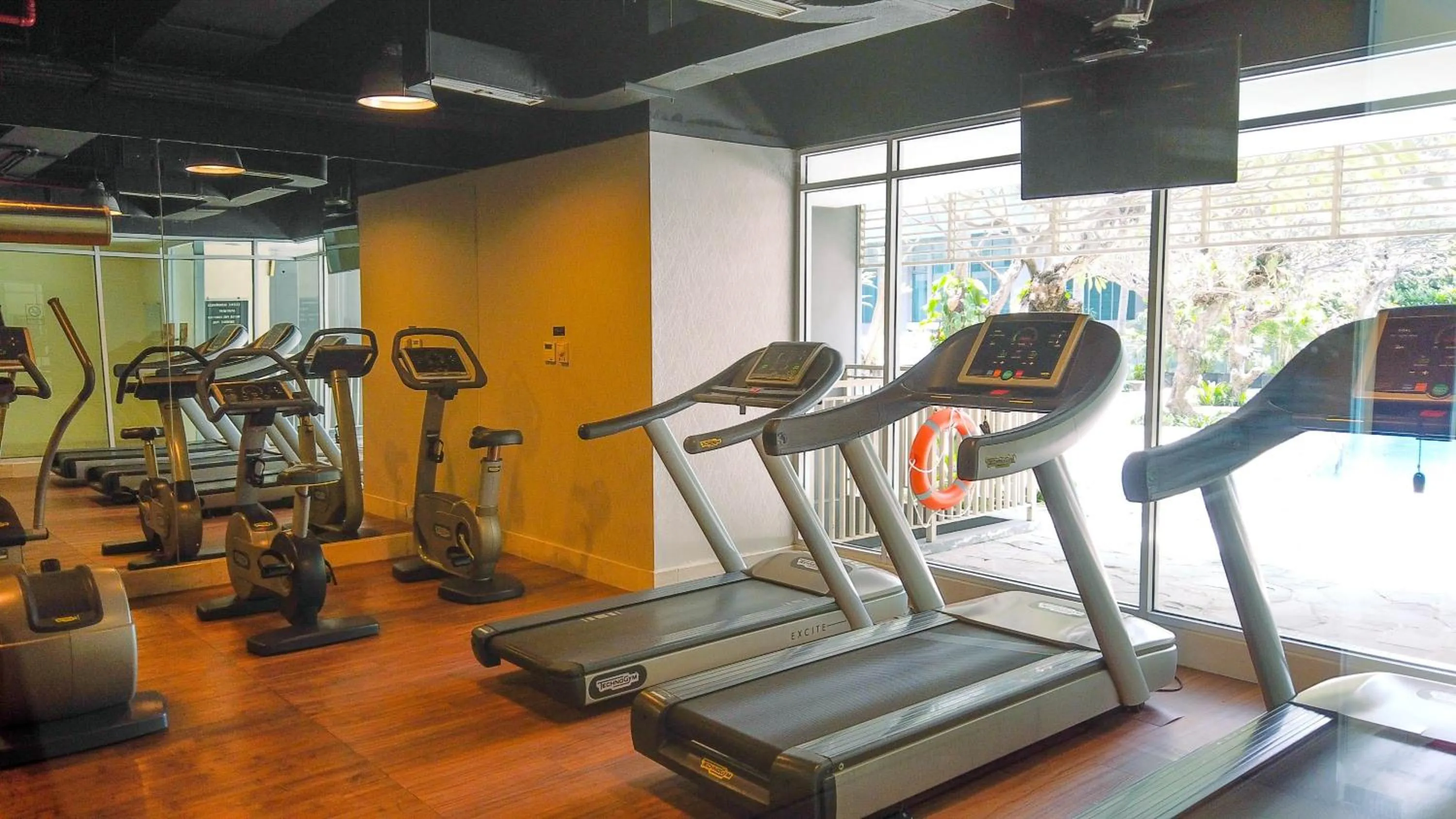 Fitness centre/facilities in Modern and Luxurious 2BR Essence Dharmawangsa Apartment By Travelio