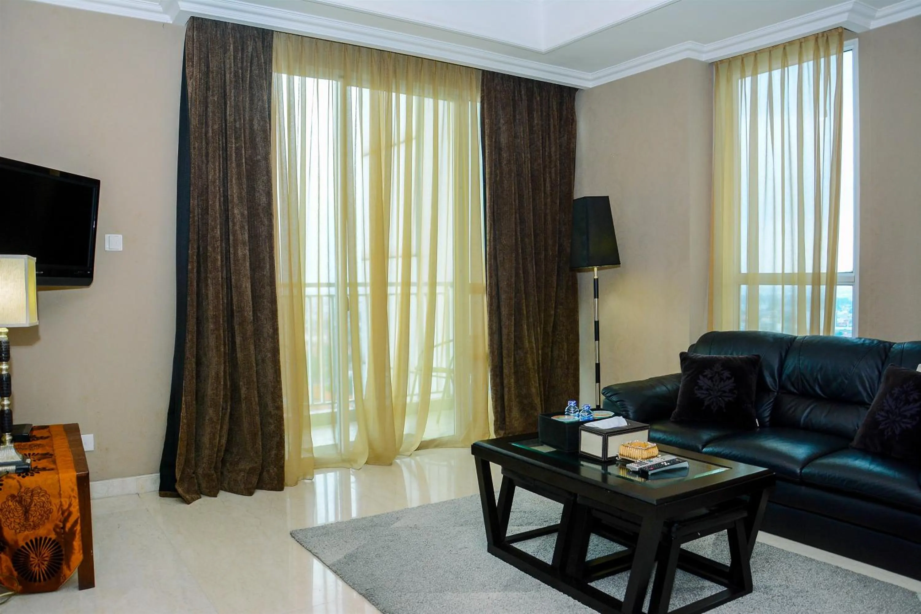 Living room in Modern and Luxurious 2BR Essence Dharmawangsa Apartment By Travelio