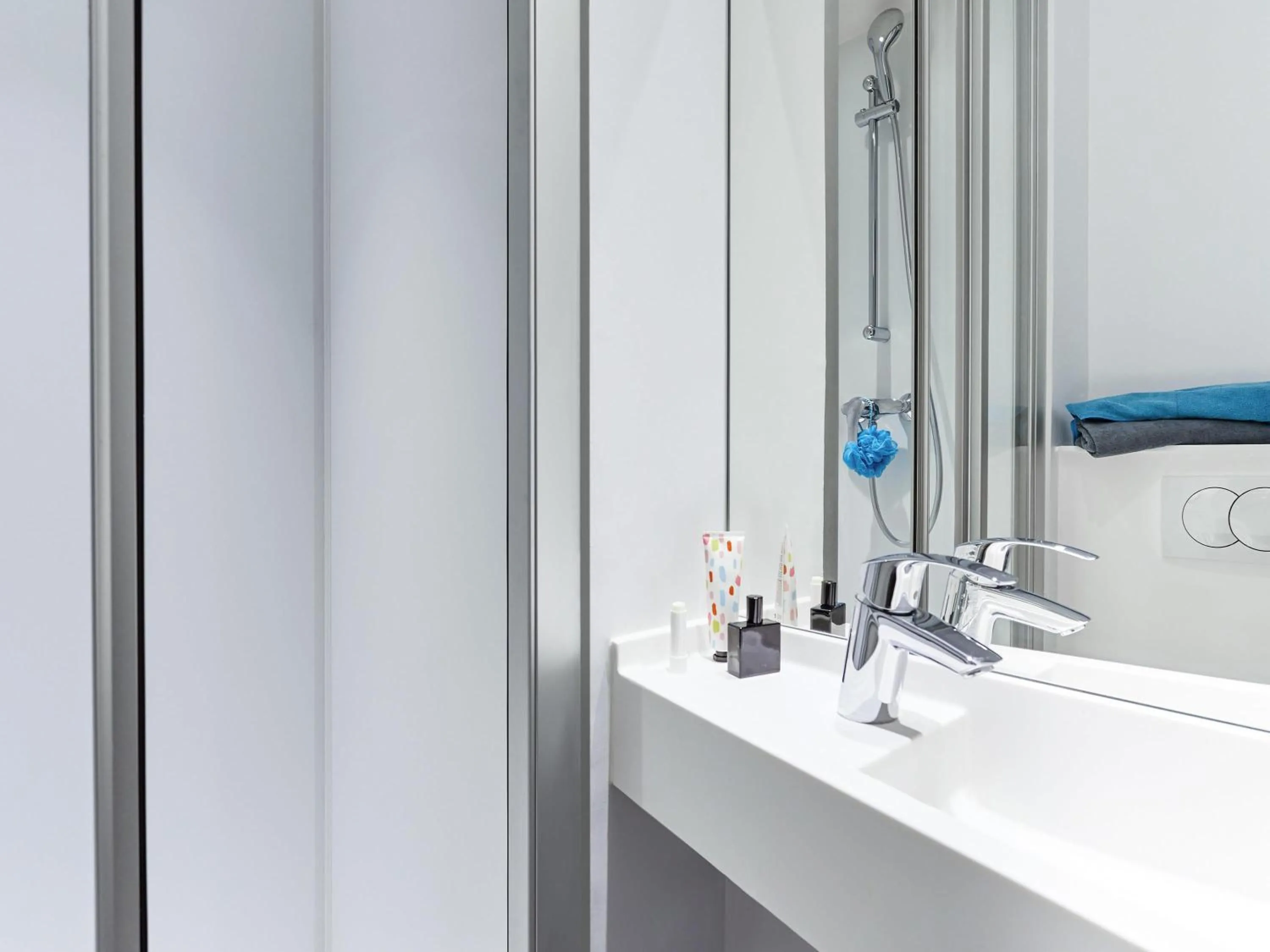 Bathroom in HOTELF1 Le Havre Est - Gonfreville