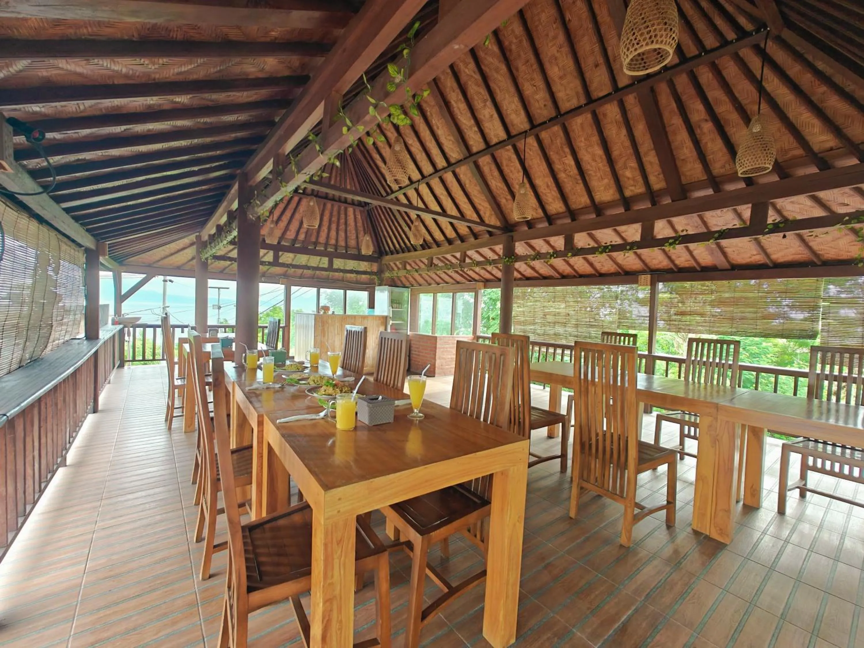 Restaurant/places to eat in Nusa Sedayu Hotel By Ocean View