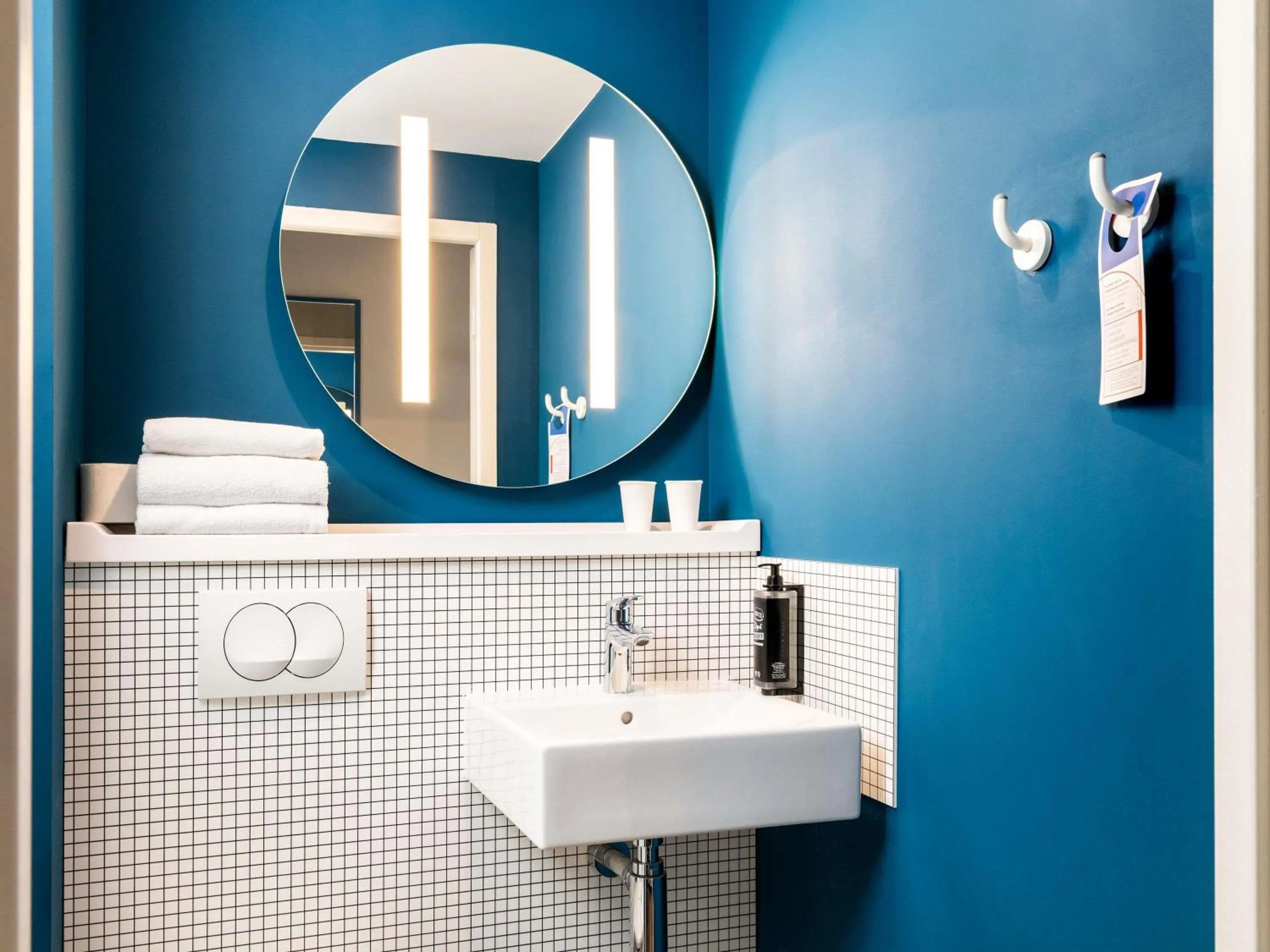 Bedroom in Hotel Ibis Budget Fecamp