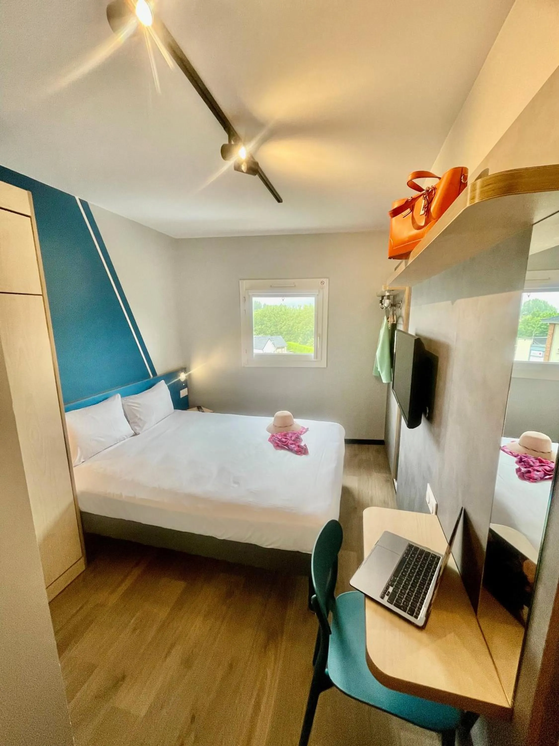 Bed in Hotel Ibis Budget Fecamp