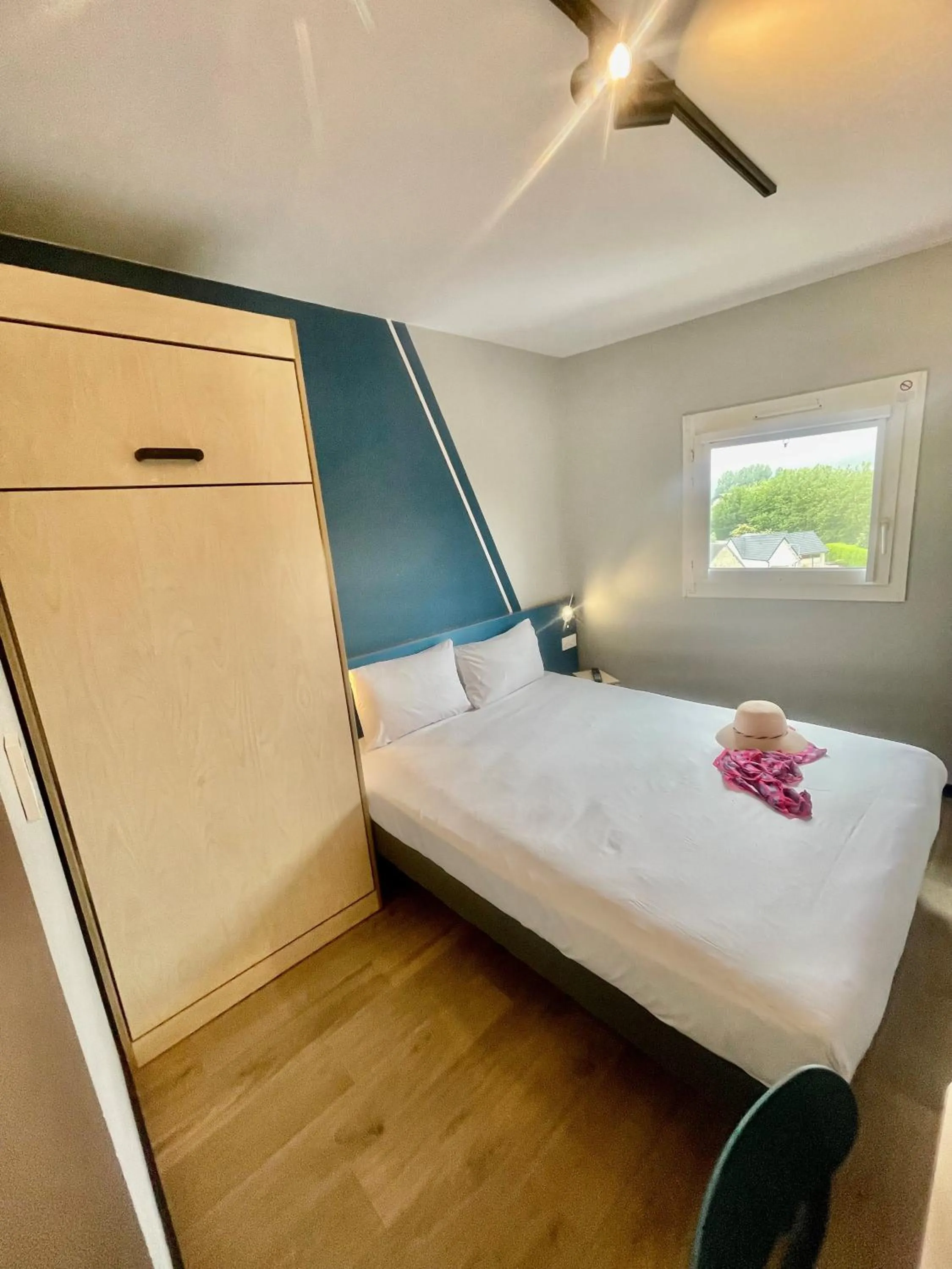 Bedroom, Bed in Hotel Ibis Budget Fecamp