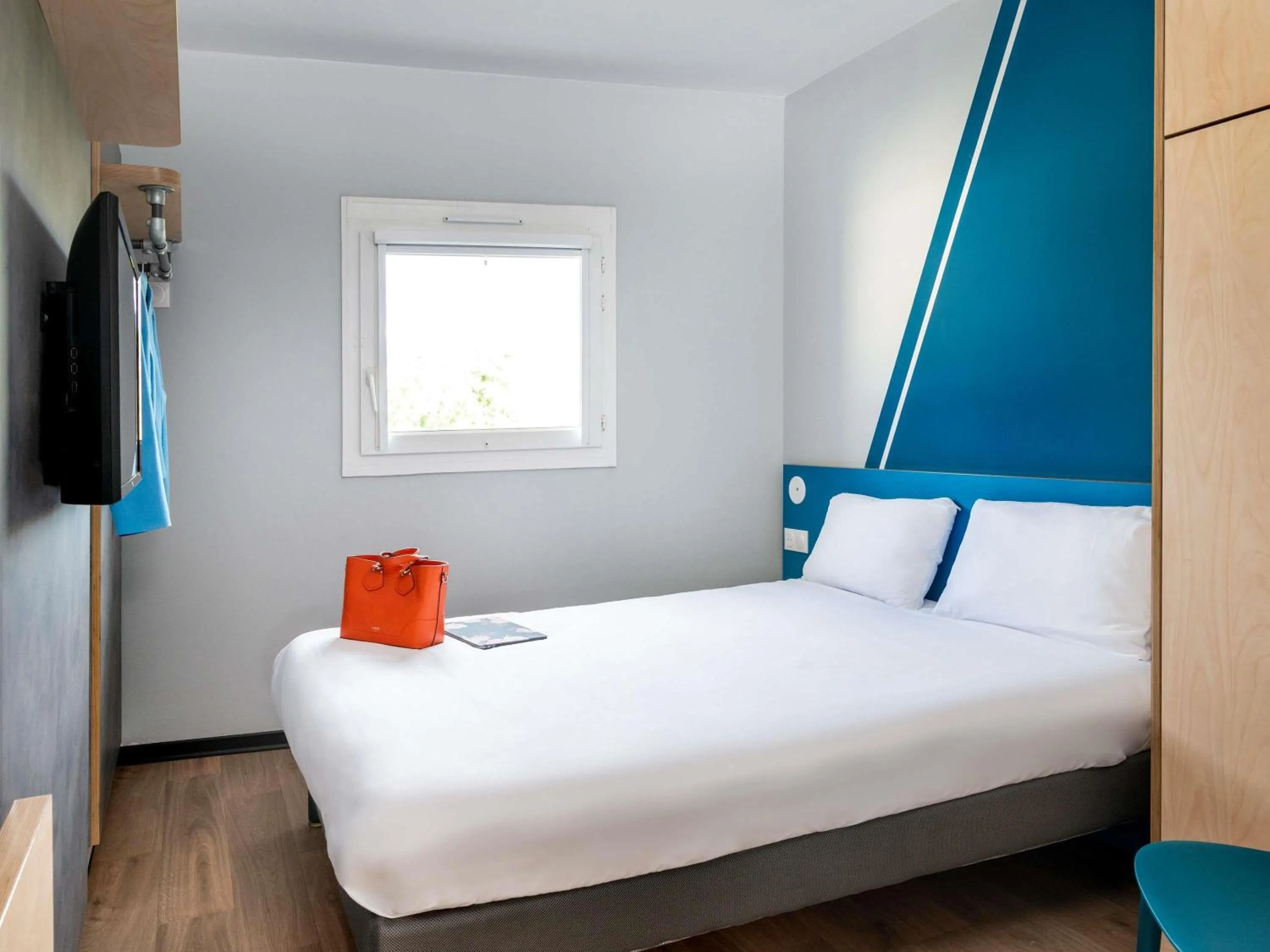 Bedroom, Bed in Hotel Ibis Budget Fecamp