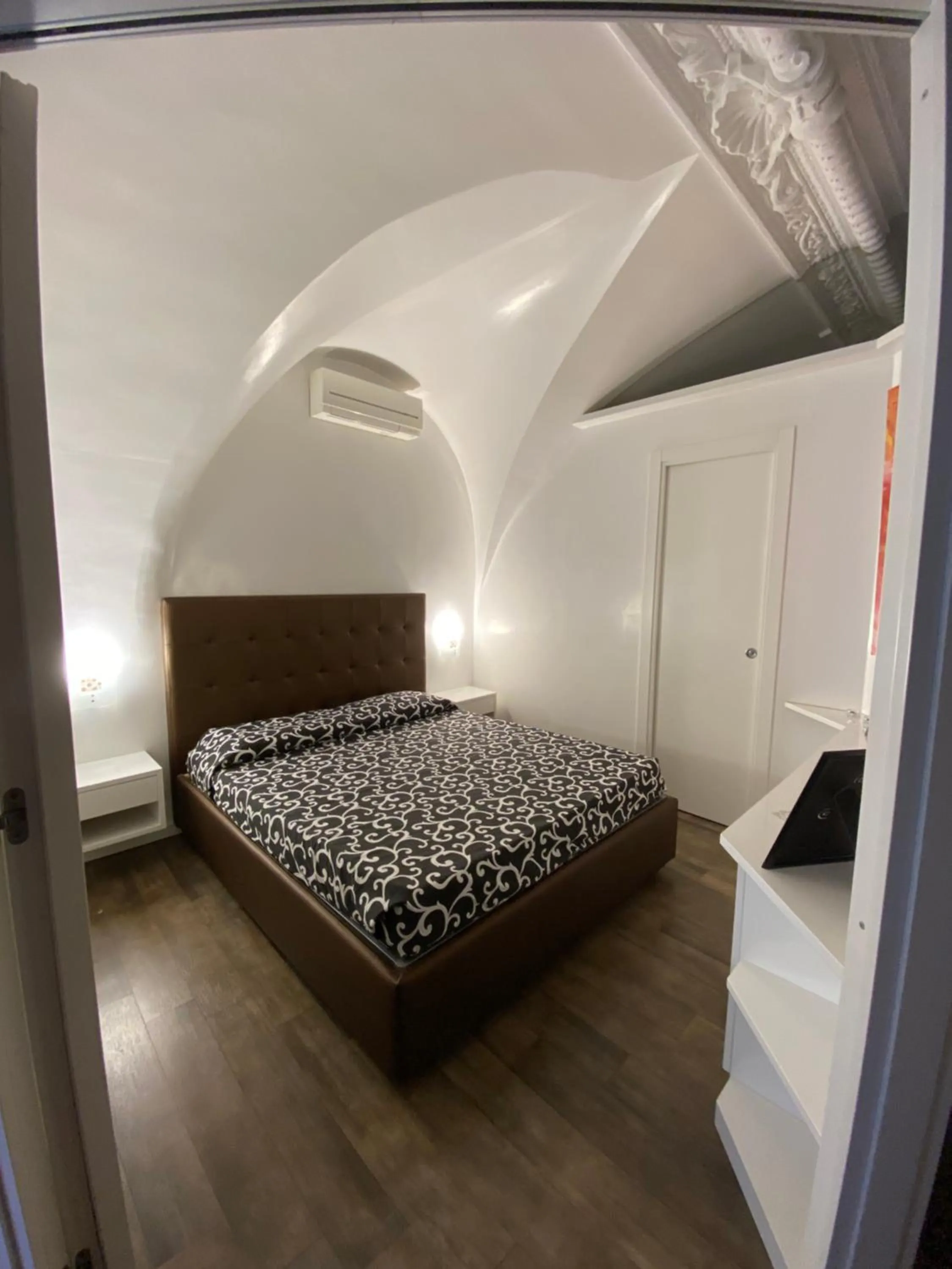 Bed in Casa Giorgia luxury apartment