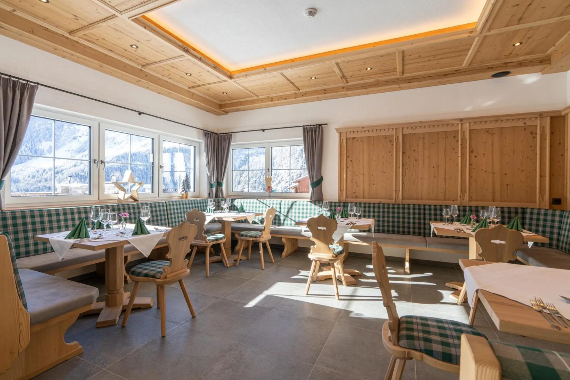 Restaurant/places to eat in Hotel Bergmahd