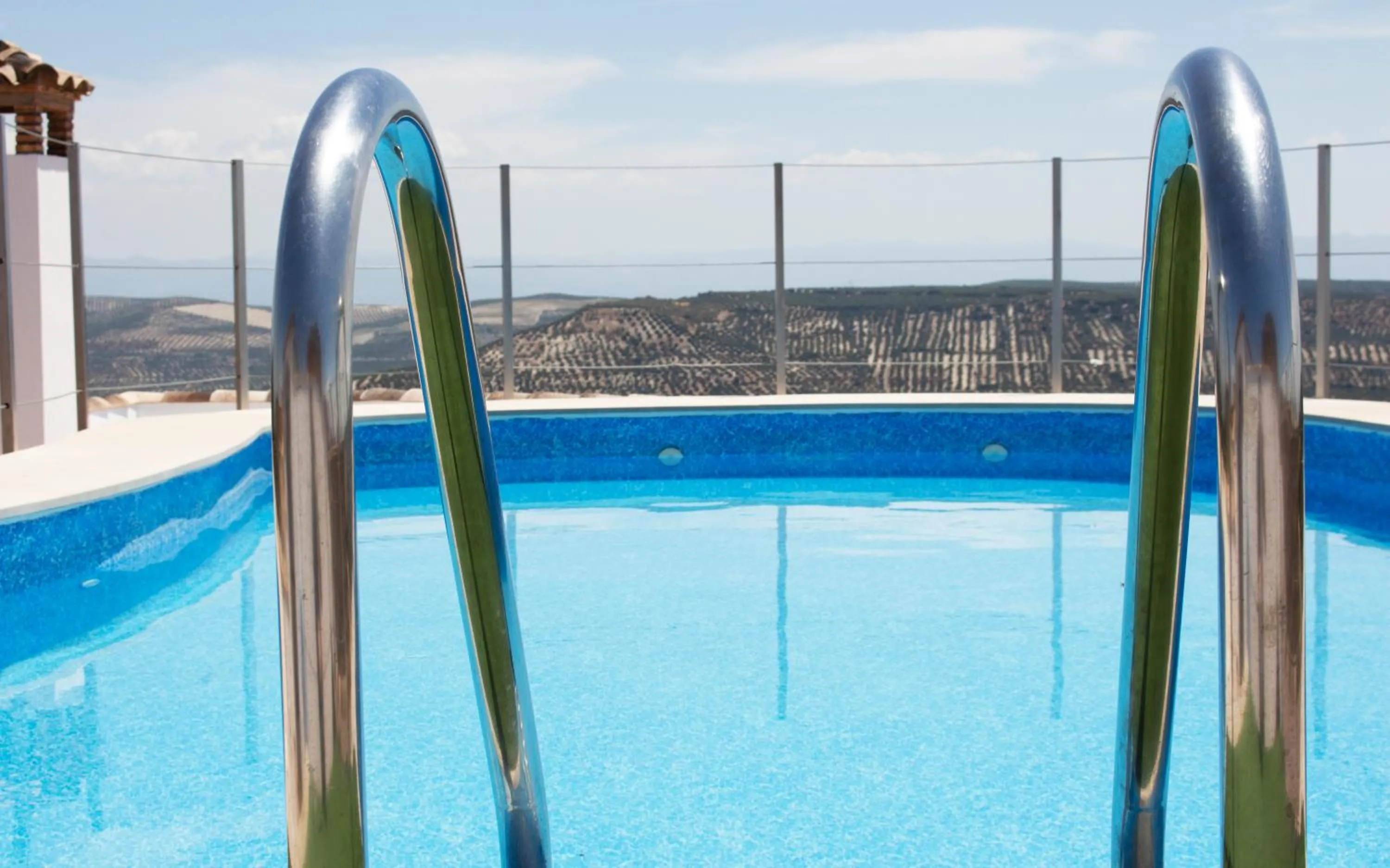 Swimming pool in Hotel Rural Molino del Albaicín